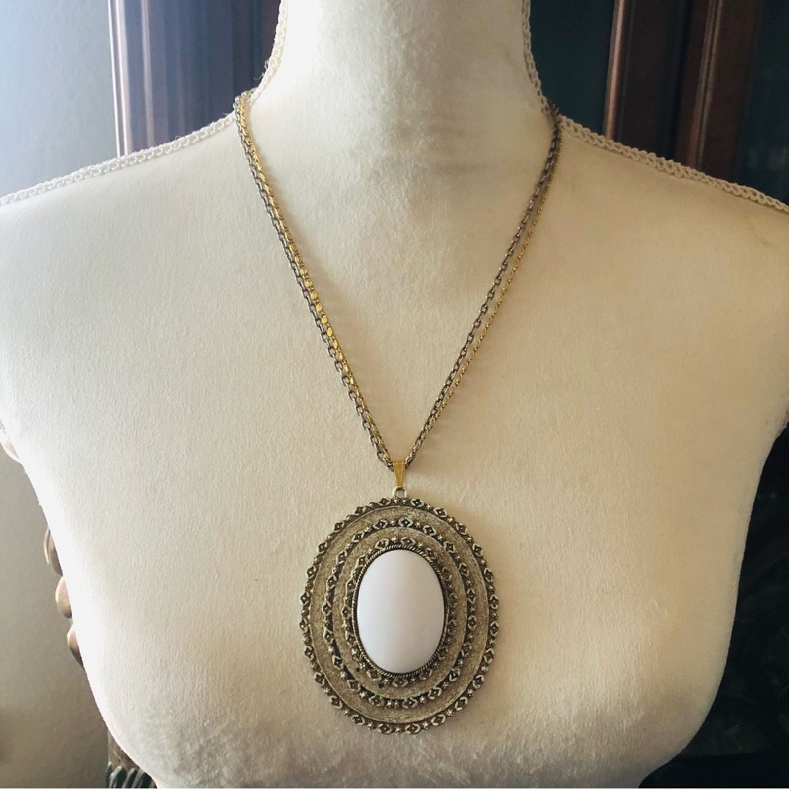 Vintage Vintage 60s Florenza large white cabochon filigree necklace Size ONE SIZE - 3 Thumbnail