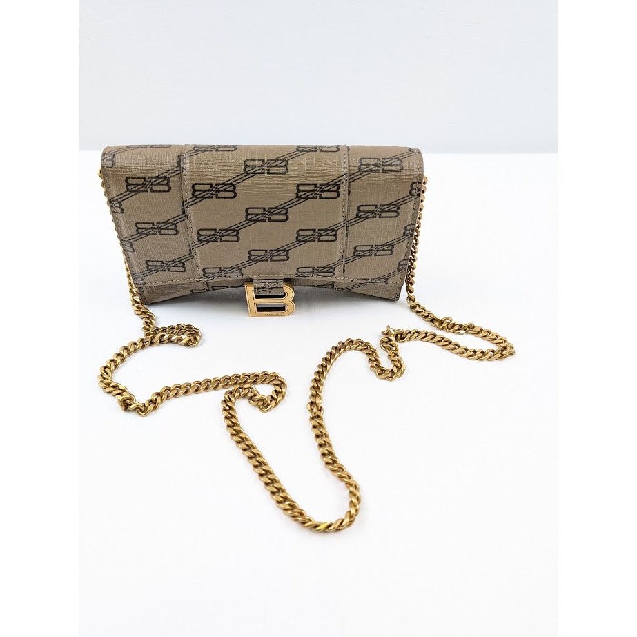 Balenciaga o1rshd1 Size: OS / BB Monogram Chain Shoulder Bag in Tan Size ONE SIZE - 12 Thumbnail