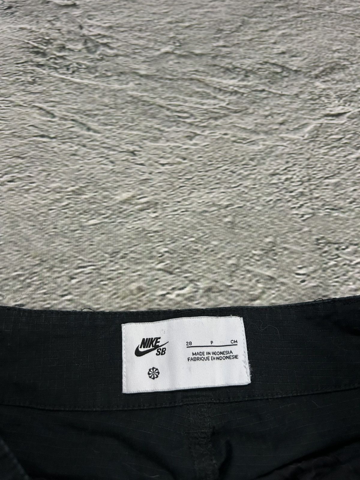 Nike × Vintage Nike SB vintage black cargo pants 2000s Size US 28 / EU 44 - 4 Thumbnail