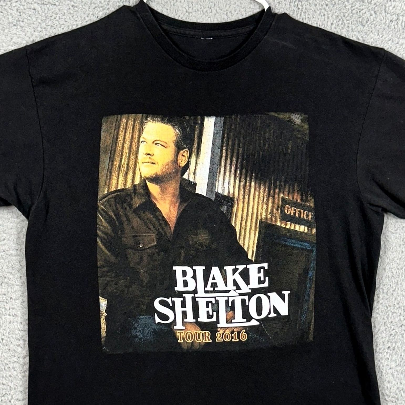 Delta Delta Mens T-Shirt Black Graphic Print Tour 2016 Blake Shelton RaeLynn EMSM Regular Crew Neck Short Sleeve Shirt Mens Size US M / EU 48-50 / 2 - 2 Thumbnail