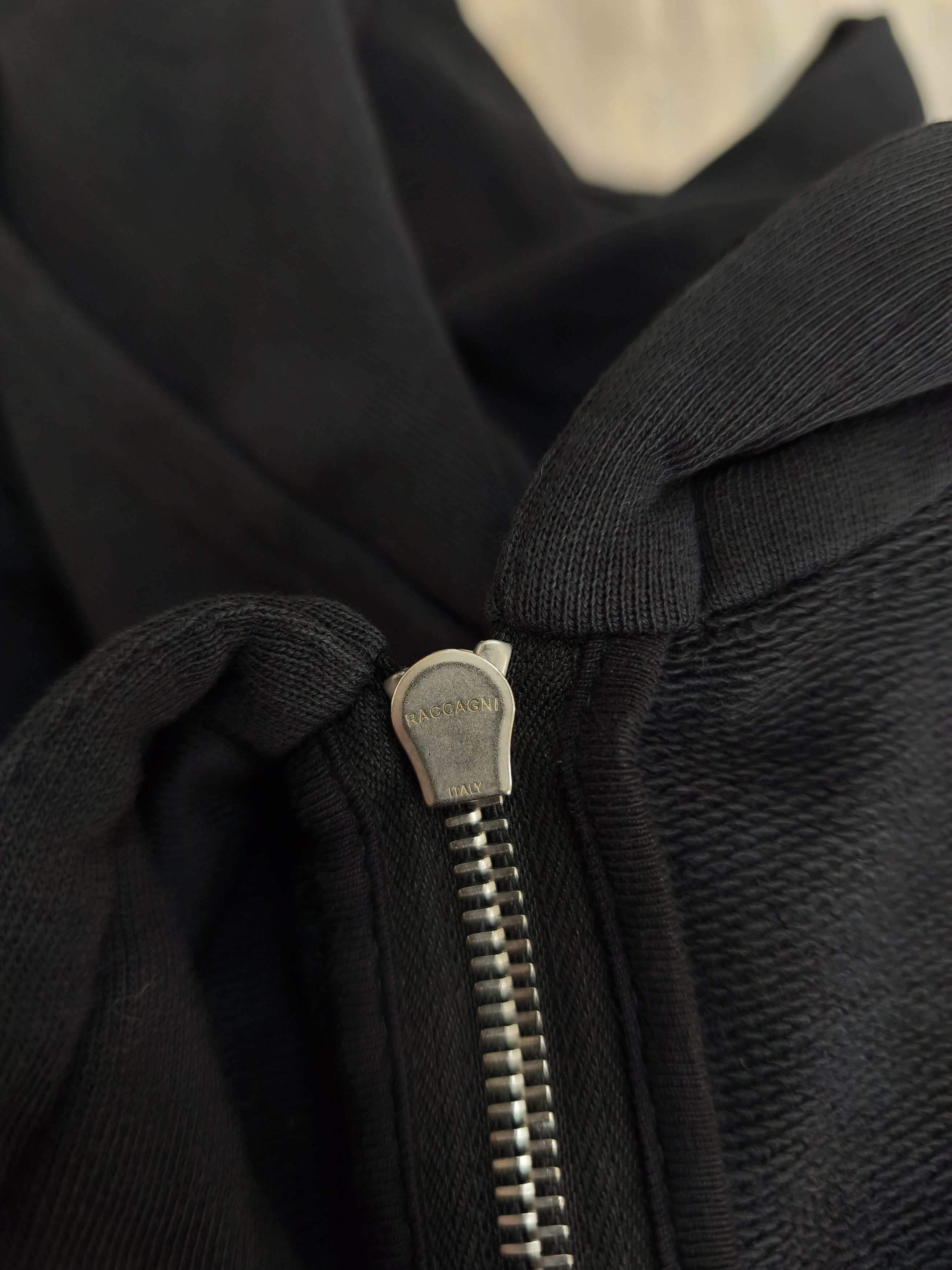 Alexander McQueen ALEXANDER MCQUEEN Badge Logo Hooded Size US L / EU 52-54 / 3 - 7 Thumbnail