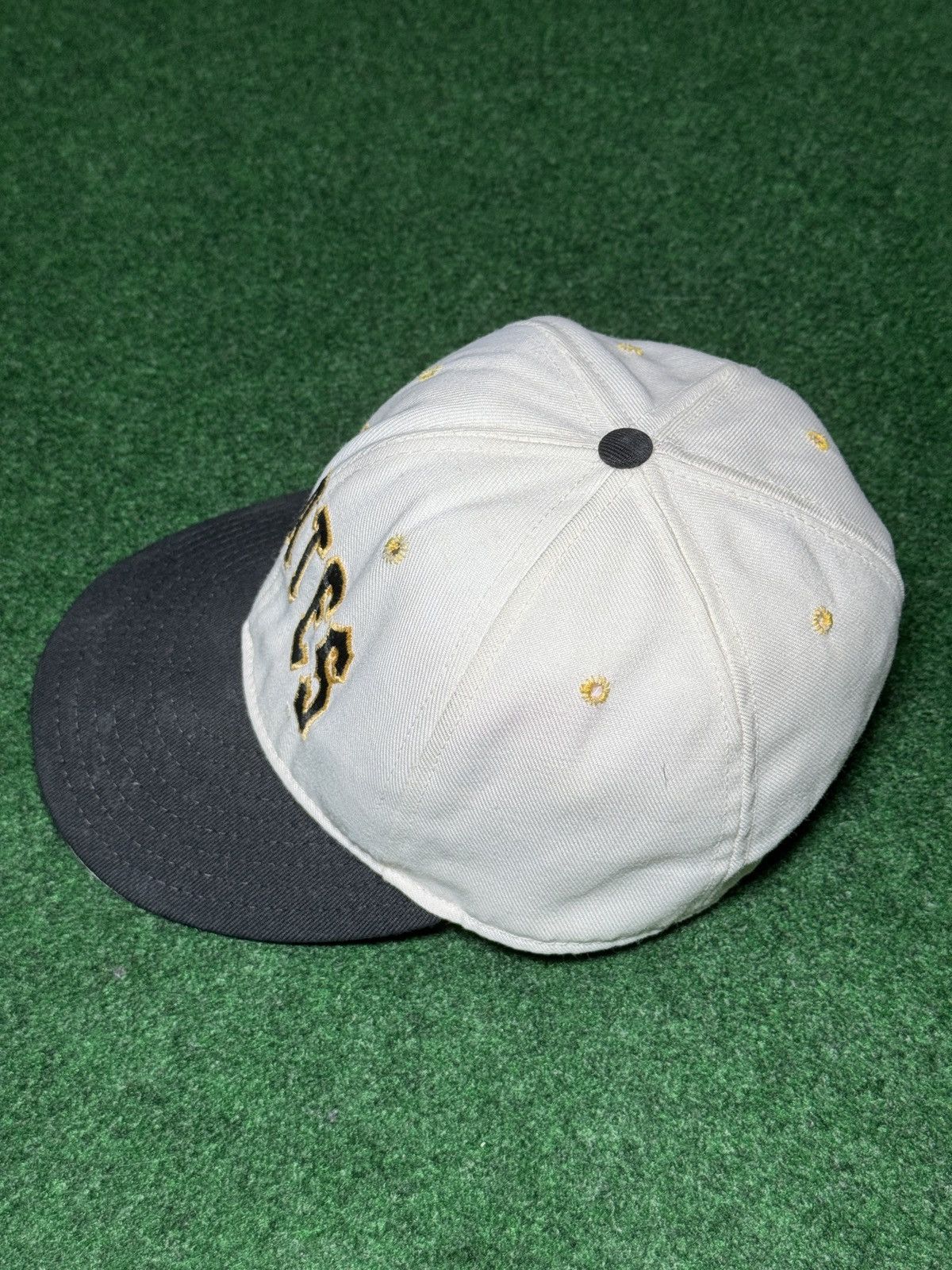 Vintage Vintage 90s Pittsburgh Pirates Fitted 7 1/4 Baseball Hat Size ONE SIZE - 4 Thumbnail