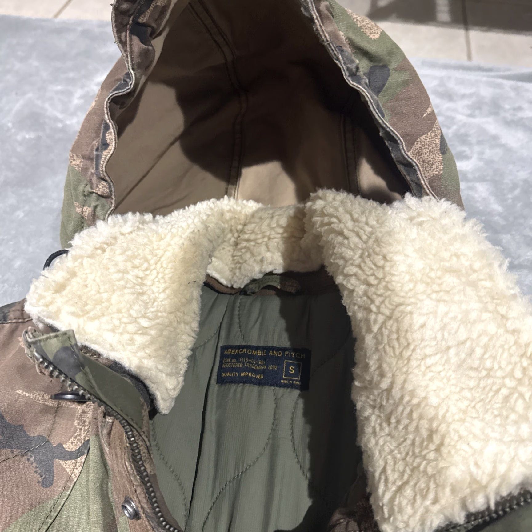 Abercrombie & Fitch Abercrombie & Fitch Jacket Adult S Green Camo Military Quilt Lined Hooded Sherpa Size US S / EU 44-46 / 1 - 5 Thumbnail