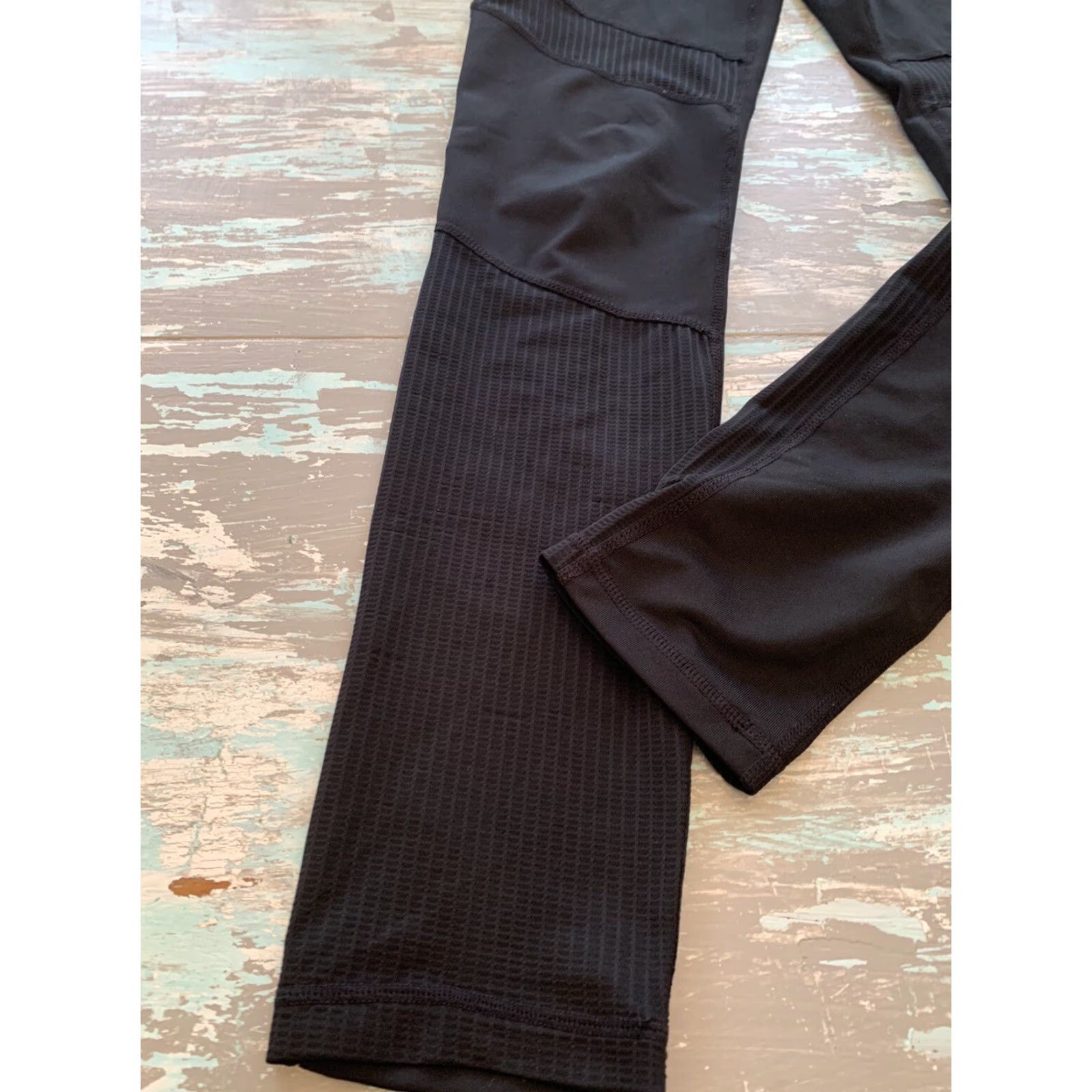 Reebok Reebok Women's Leggings Small Black Textured Activewear 30" Inseam Size 28" / US 6 / IT 42 - 4 Thumbnail