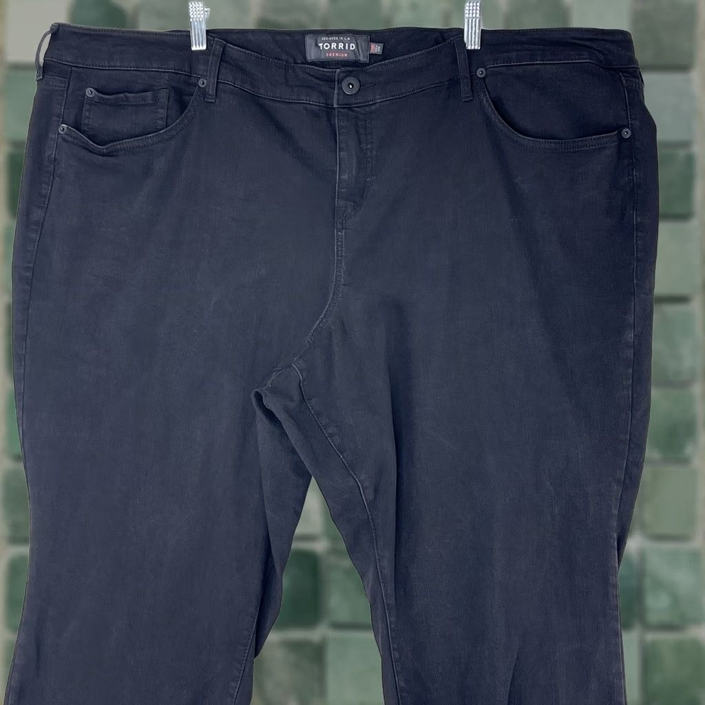 Torrid Torrid Jeans Women Plus Size 28 Black Denim Cropped Skinny High-Rise Frayed Hem Lace Detail Pocket 5-Pocket Size 28" / US 6 / IT 42 - 1 Thumbnail