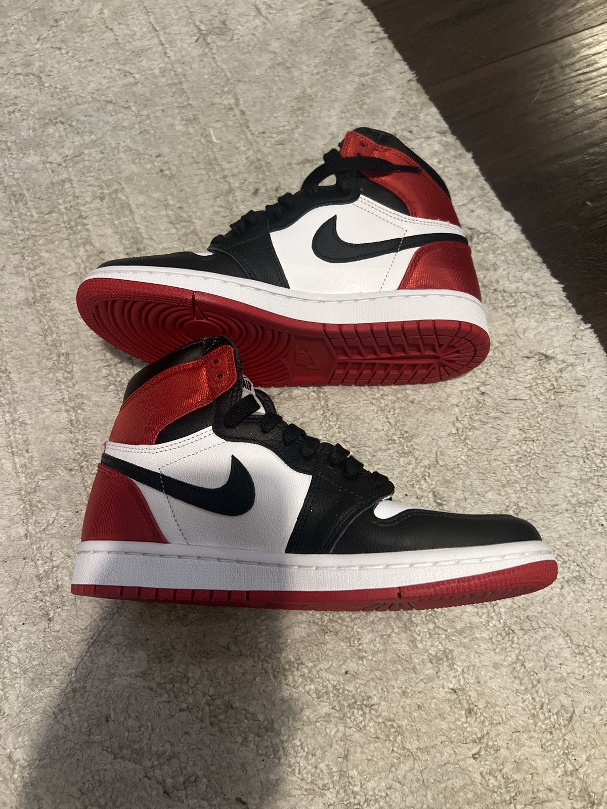 Jordan Brand × Nike WMNS Jordan 1 High Satin Black Toe Size US 6.5 / IT 36.5 - 8 Thumbnail