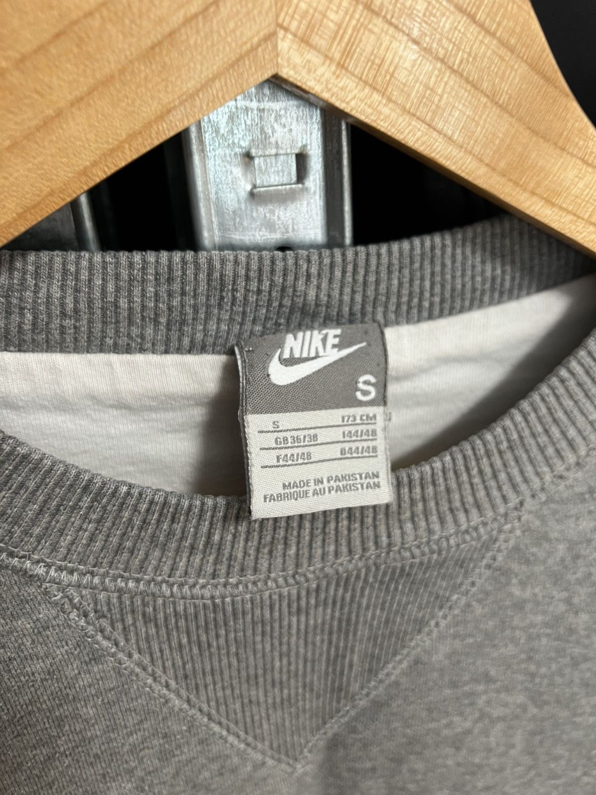 Nike × Vintage Vintage Nike Gray Sweatshirt Mens Sz S Small Swoosh Logo Y2K Size US S / EU 44-46 / 1 - 4 Thumbnail