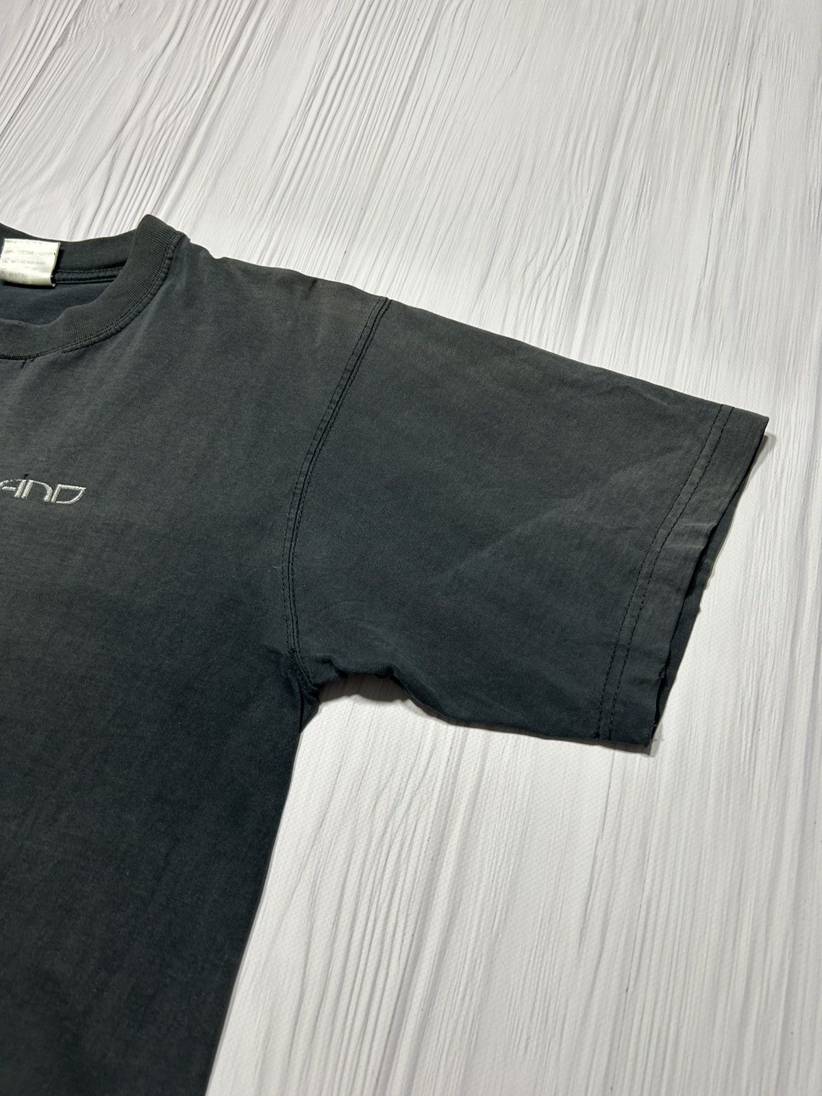 Vintage Vintage Y2K Never Land Tribal T-Shirt Size US S / EU 44-46 / 1 - 5 Thumbnail