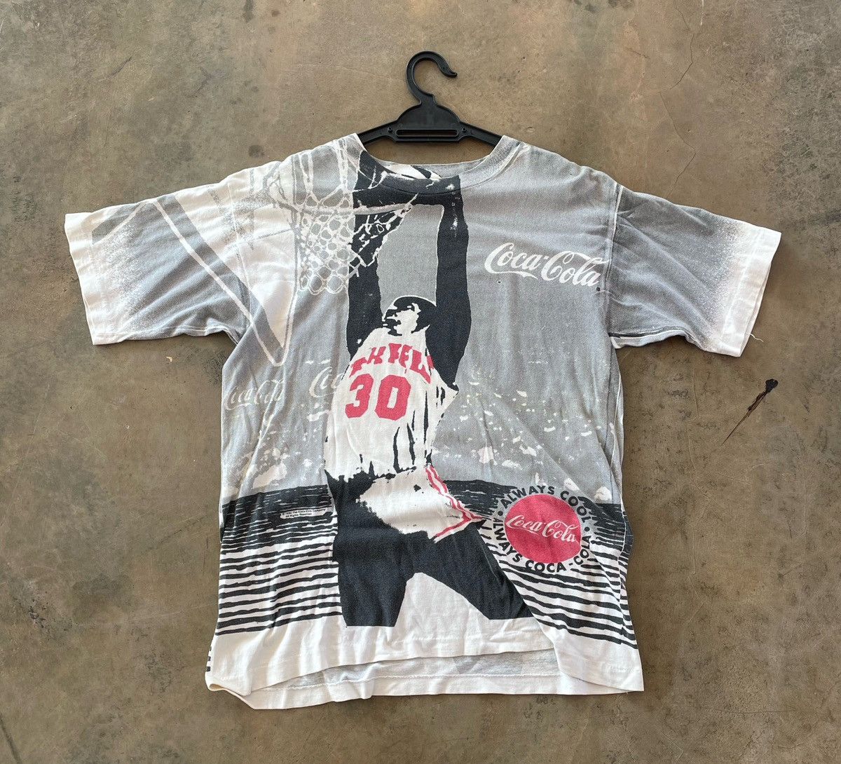 Coca Cola VINTAGE 1994 ALL OVER PRINT COCA COLA BASKETBALL TEE Size US M / EU 48-50 / 2 - 1 Thumbnail