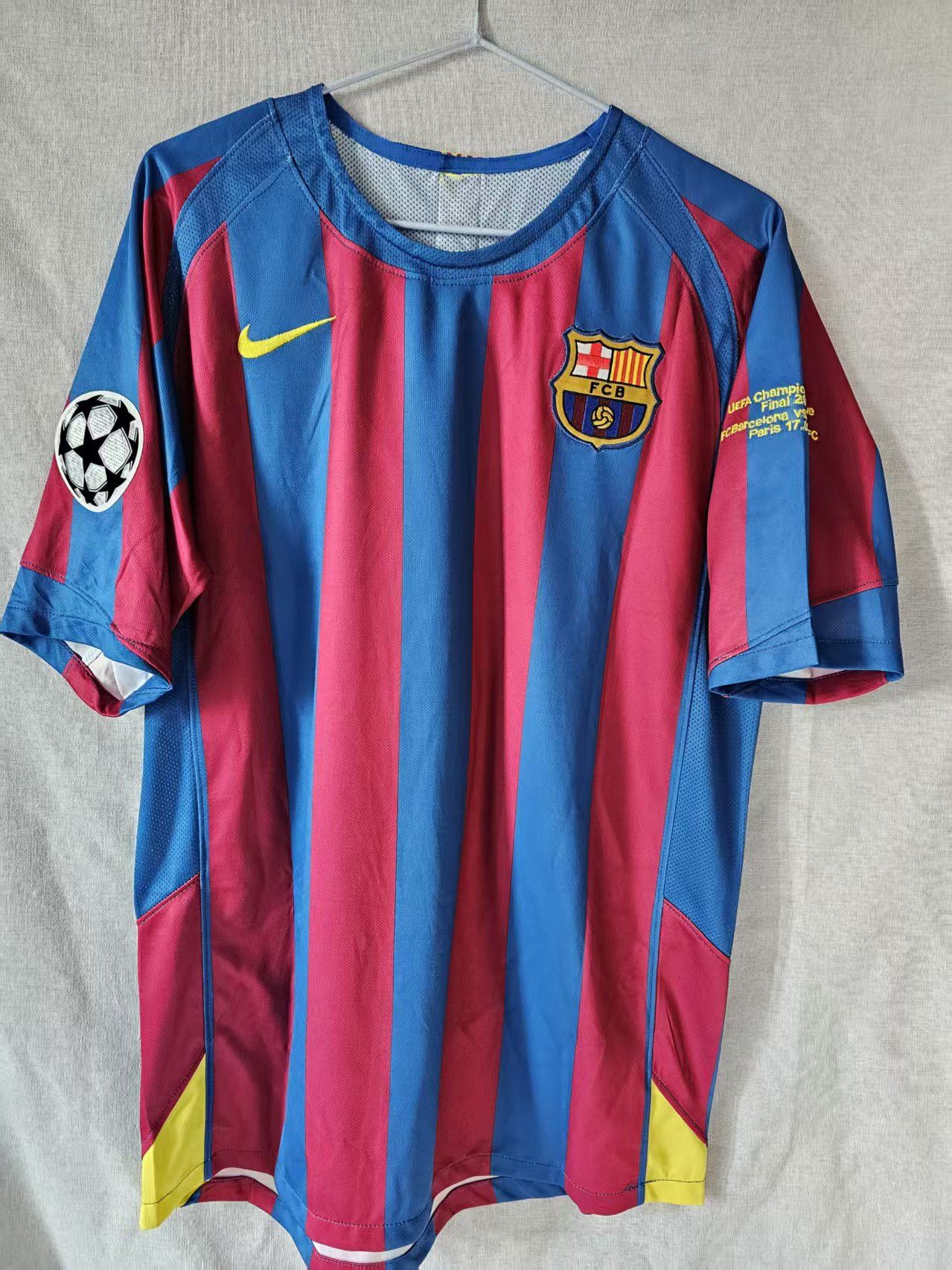 Other 2005 06 Barcelona #10 Ronaldinho Jersey Home Size US S / EU 44-46 / 1 - 2 Thumbnail
