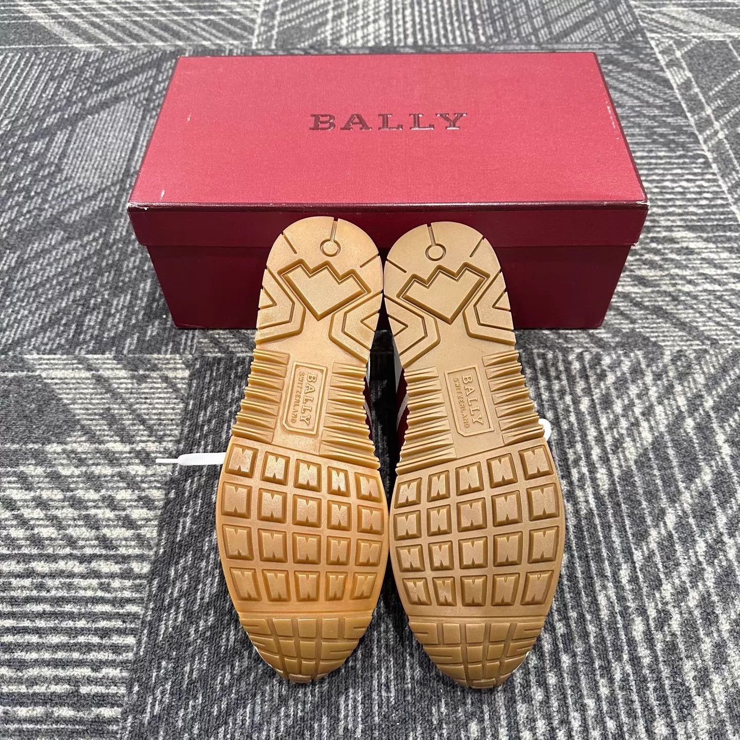 Bally Bally Leather Red & White Stripe Sneakers Size 42.5 Size US 9.5 / EU 42-43 - 6 Thumbnail