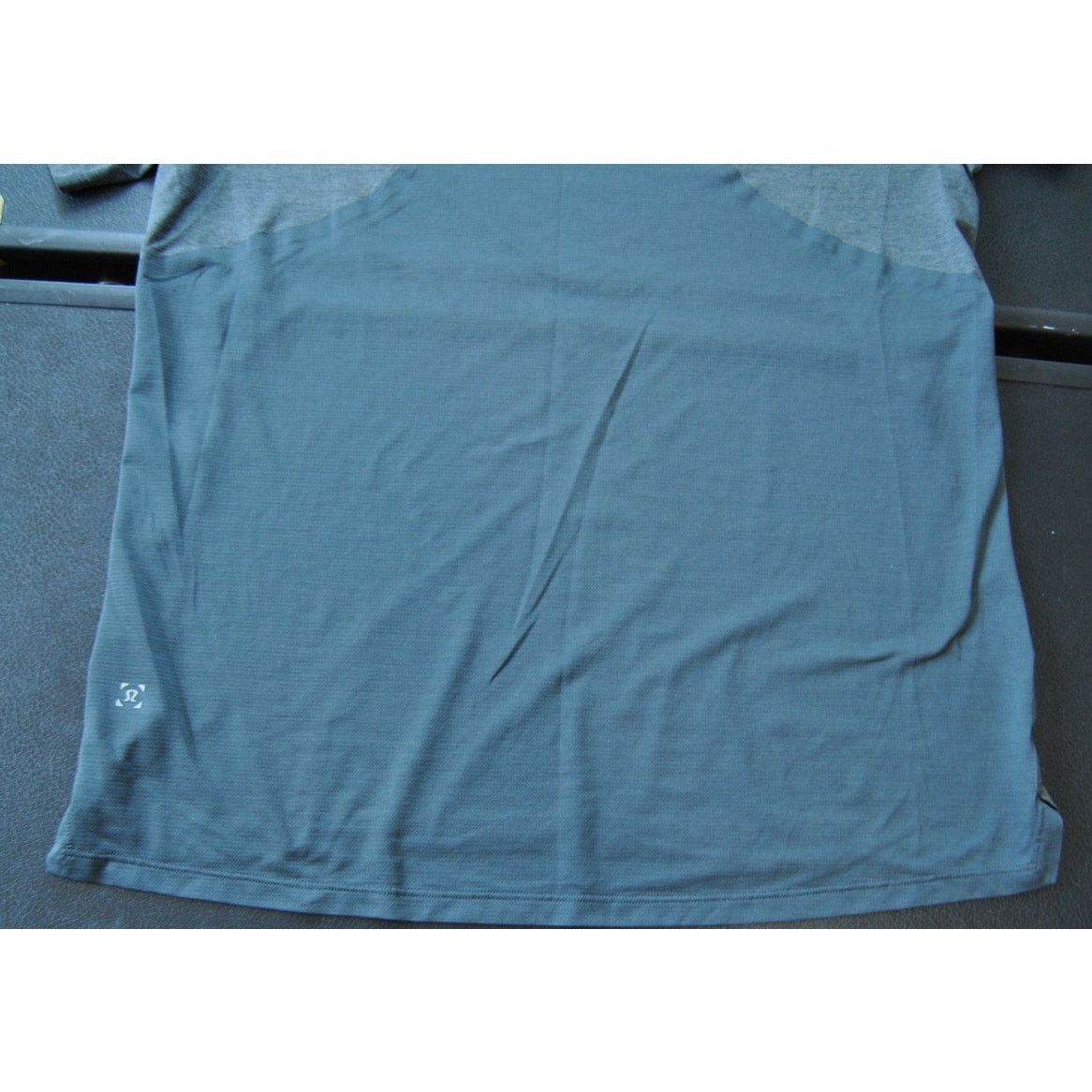 Lululemon Lululemon Gray & Black Two-tone Short Sleeve Shirt Size US M / EU 48-50 / 2 - 7 Thumbnail