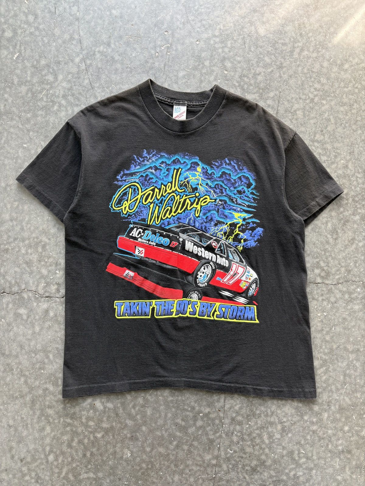 Vintage Vintage 90s Darrell Waltrip Lightning Graphic Tee Size US L / EU 52-54 / 3 - 1 Thumbnail