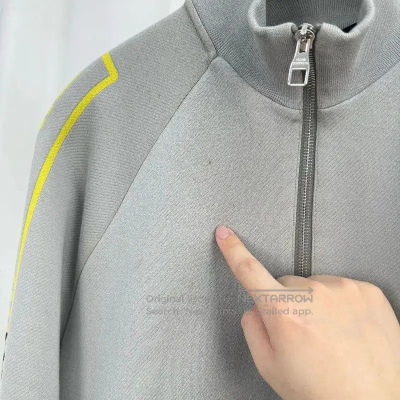 Louis Vuitton Louis Vuitton Gray Logo Print Men's Long Sleeve Sweatshirt Size US M / EU 48-50 / 2 - 5 Thumbnail