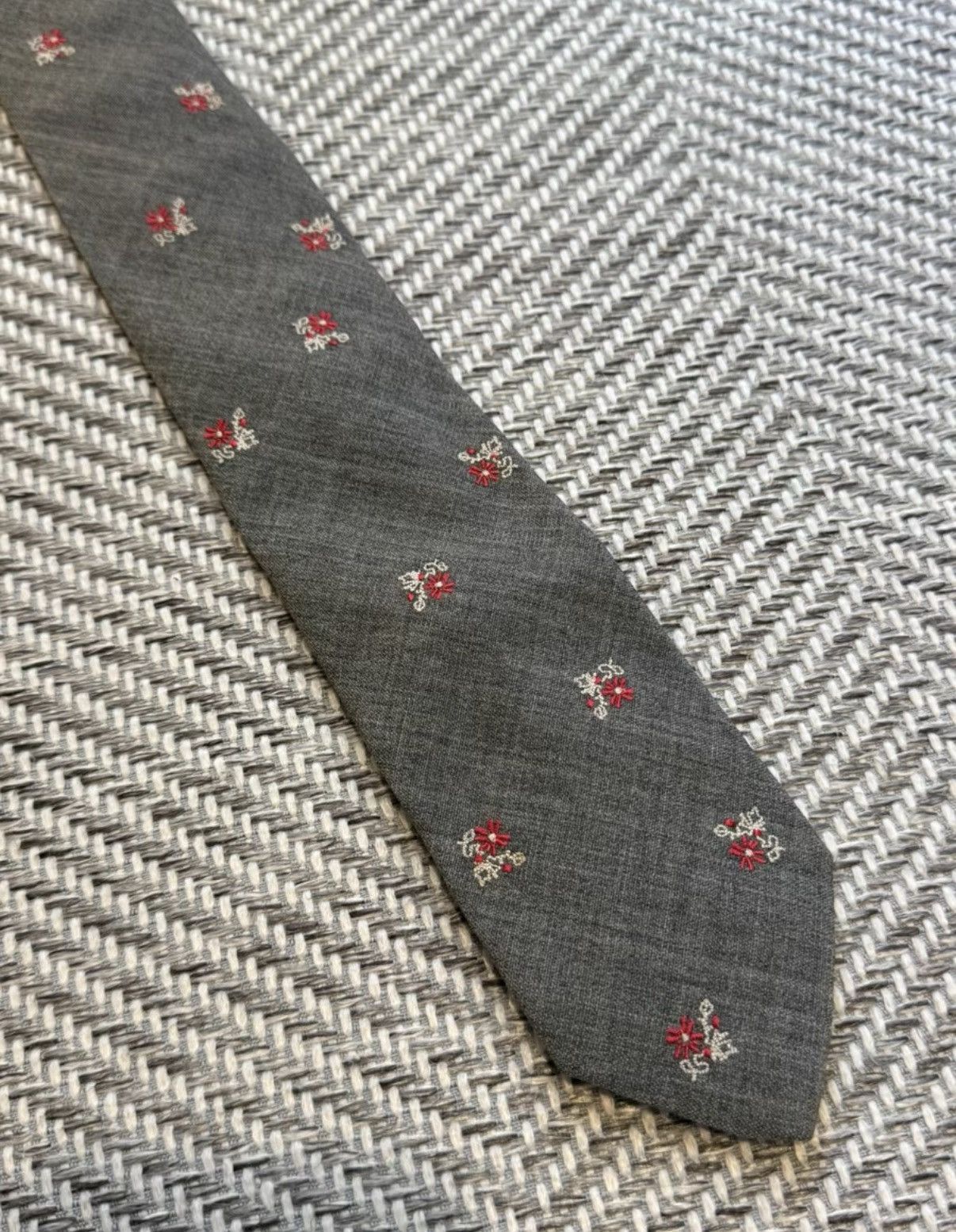 Comme des Garcons COMME des GARÇONS Small Floral Embroidered Wool Tie K24 Size ONE SIZE - 2 Thumbnail
