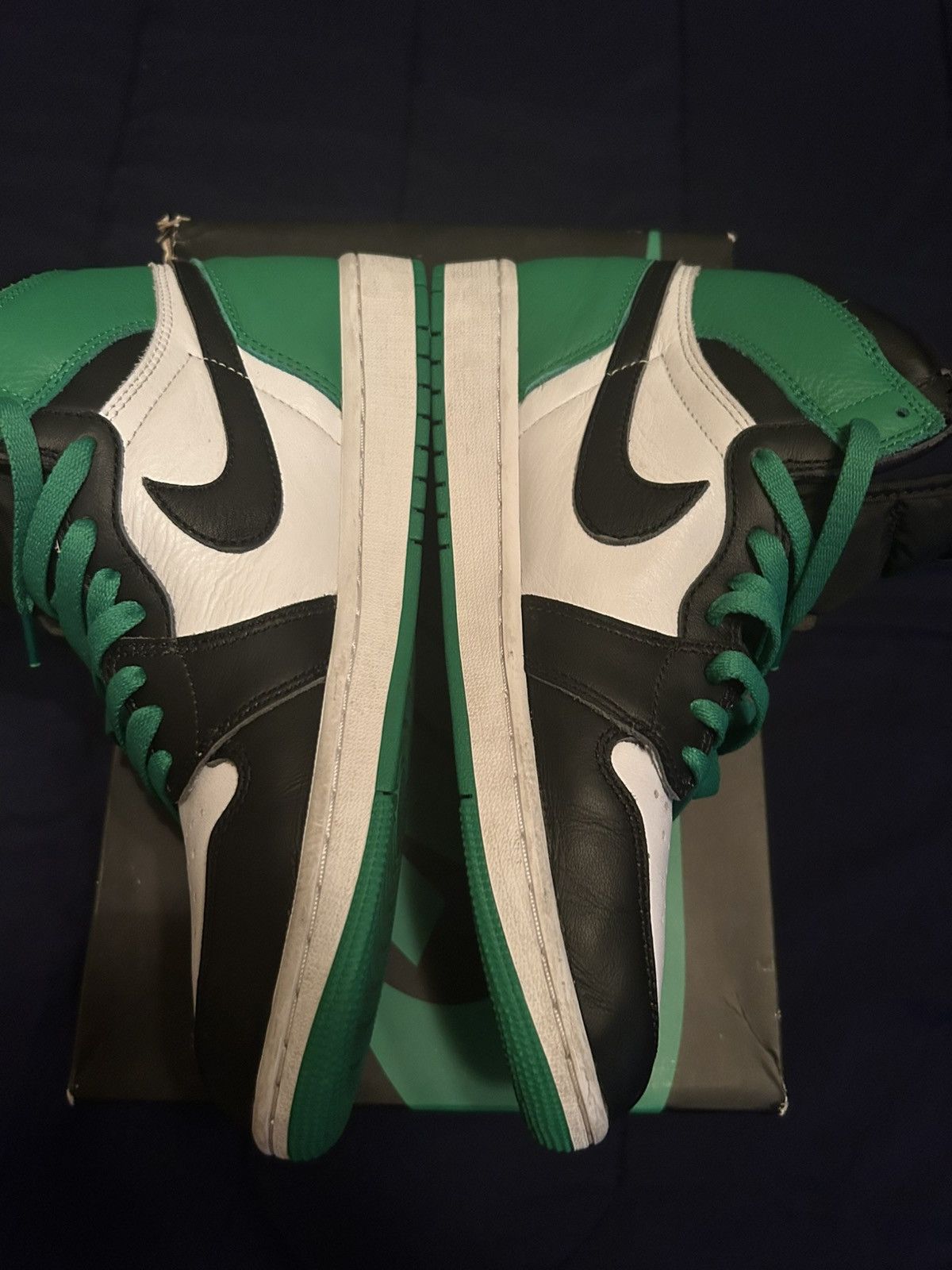Jordan Brand × Nike Air Jordan 1 Retro High OG ‘Lucky Green’ - Men’s 9.5 Size US 9.5 / EU 42-43 - 2 Thumbnail