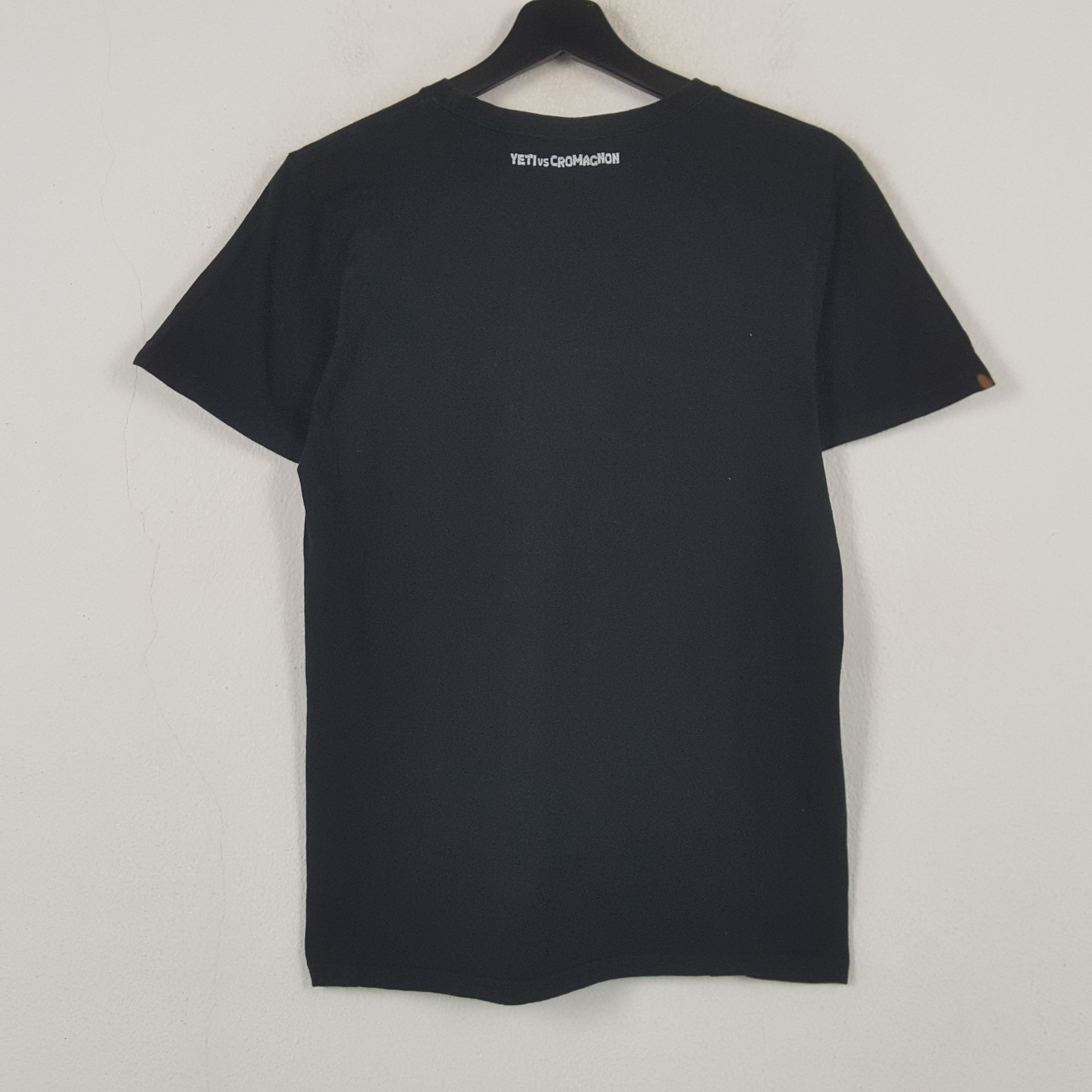 Vintage Yeti Vs Cromagnon Tshirt RR19 Size US S / EU 44-46 / 1 - 3 Thumbnail