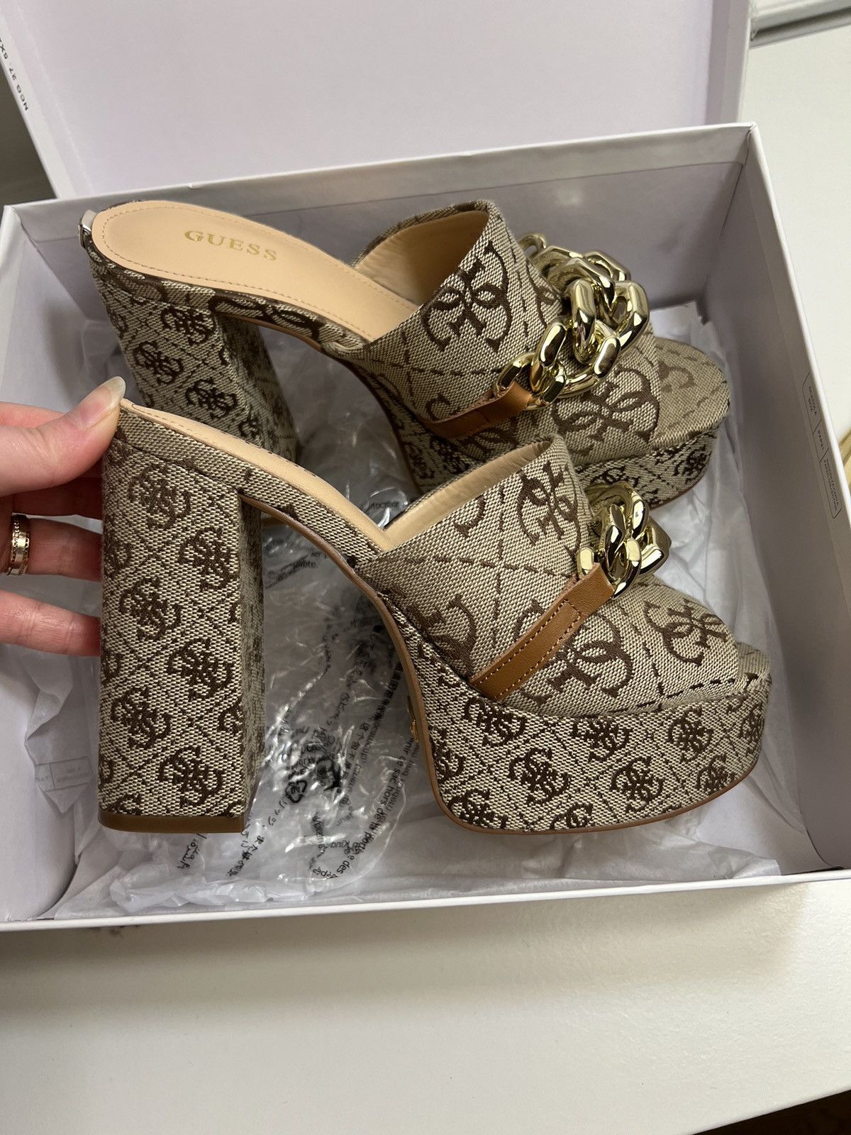 Guess Guess Heels Size US 5 / IT 35 - 1 Thumbnail