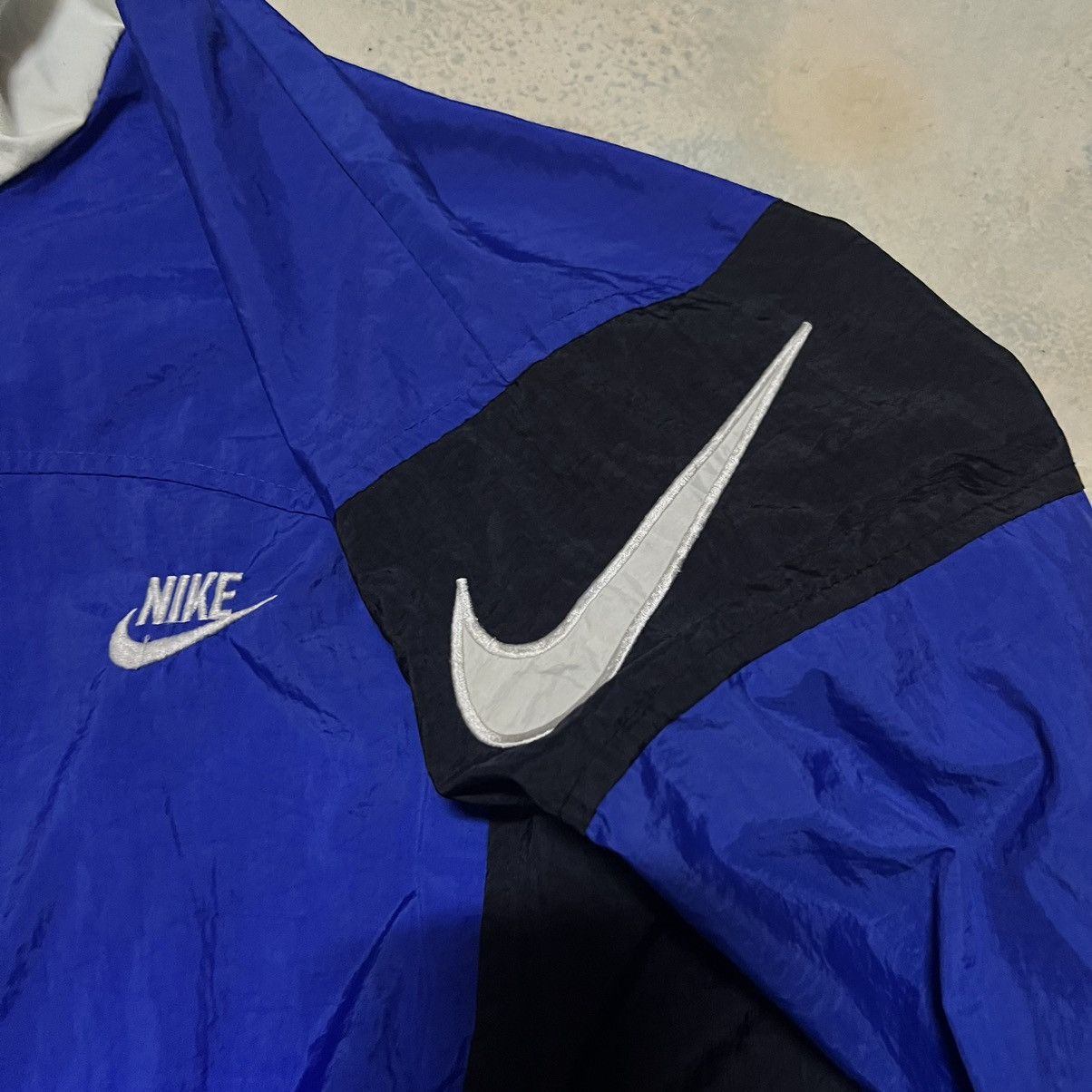 Nike Vintage Nike Windbreaker Light Jacket Size US L / EU 52-54 / 3 - 6 Thumbnail