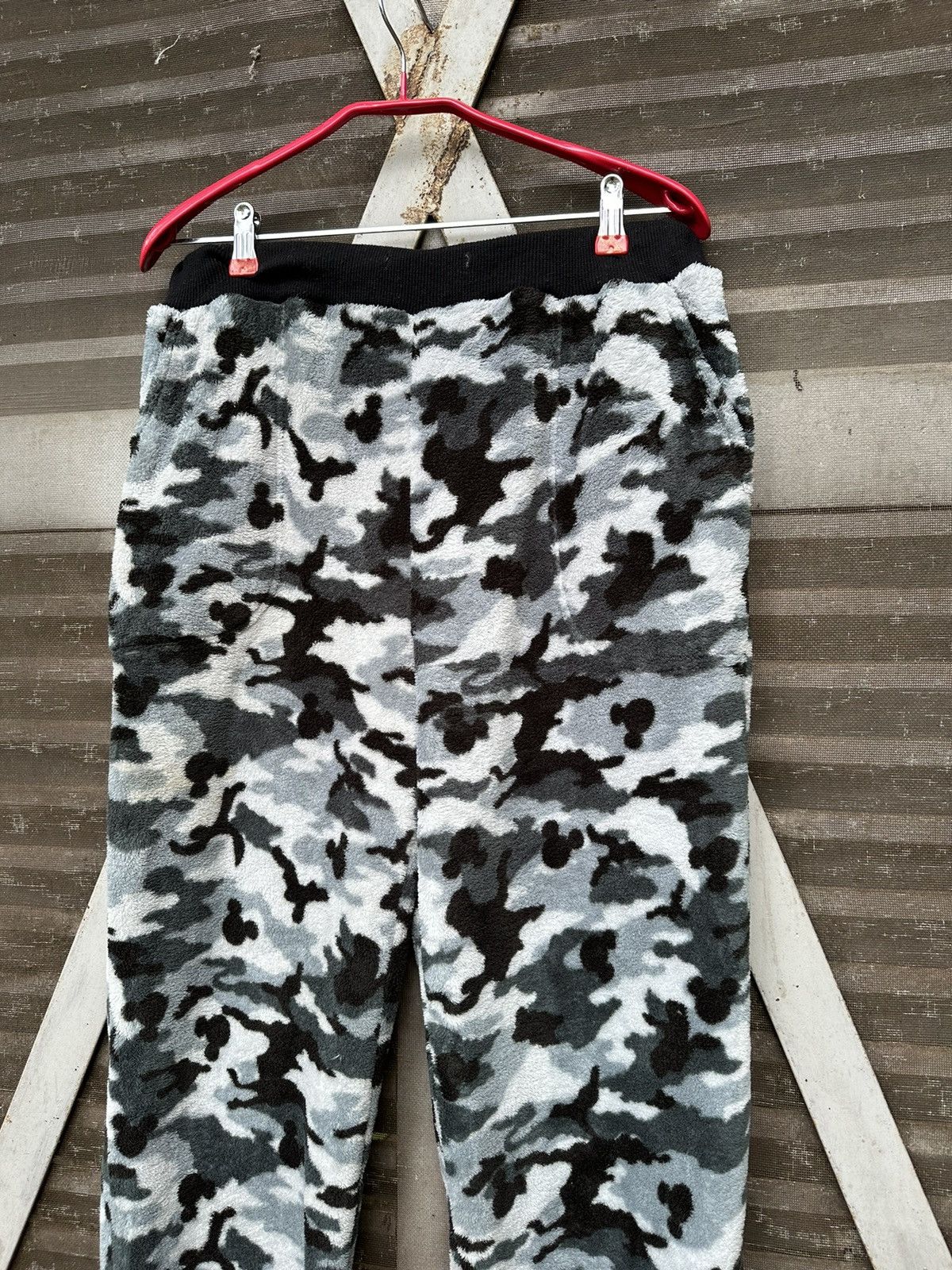 Disney 🐭Disney Mickey Mouse Fleece Camo Jogger Pants Size US 30 / EU 46 - 8 Thumbnail