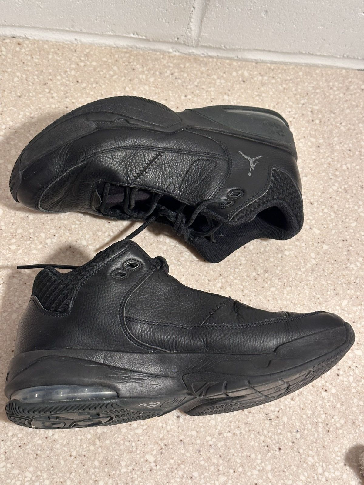 Jordan Brand Nike Air Jordan Max Aura 3 Triple Black Leather Mid Top 8 Size US 8 / EU 41 - 12 Thumbnail