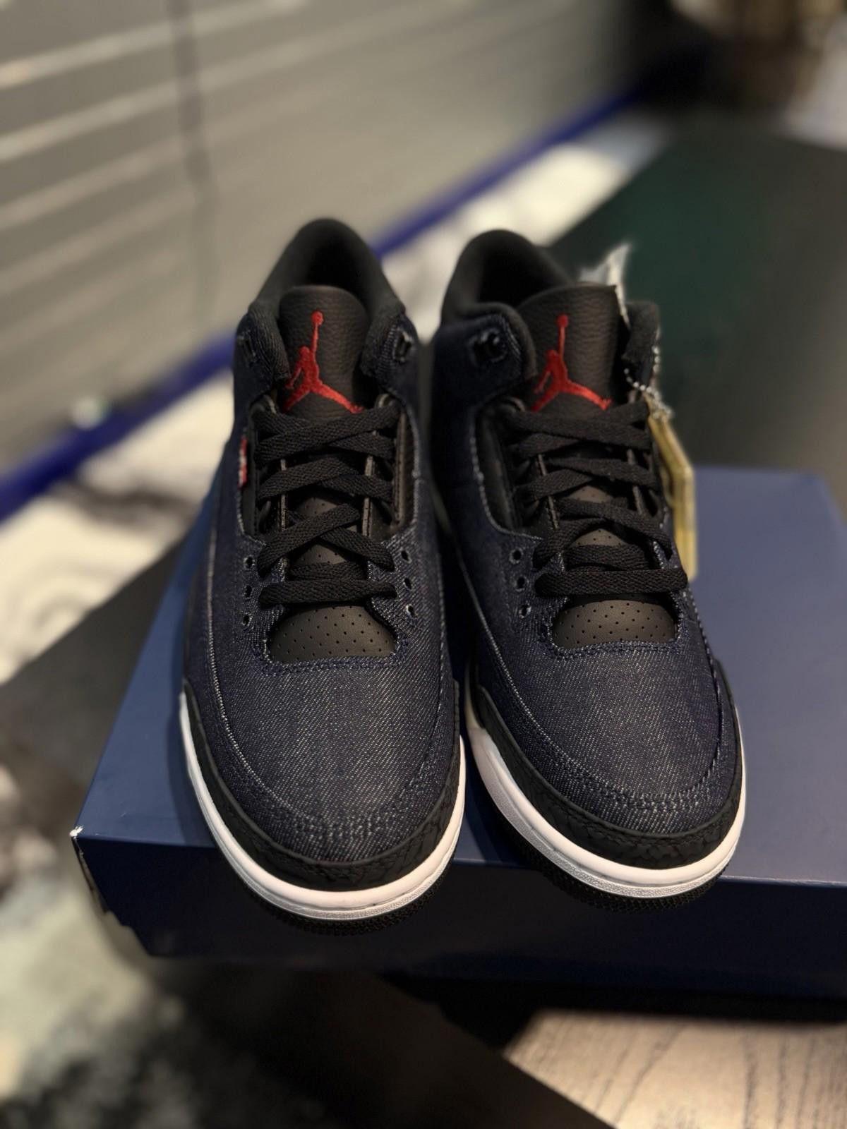 Jordan Brand Levi's x Air Jordan 3 Retro Men's Size 9.5 Indigo Denim NEW Size US 9.5 / EU 42-43 - 9 Thumbnail