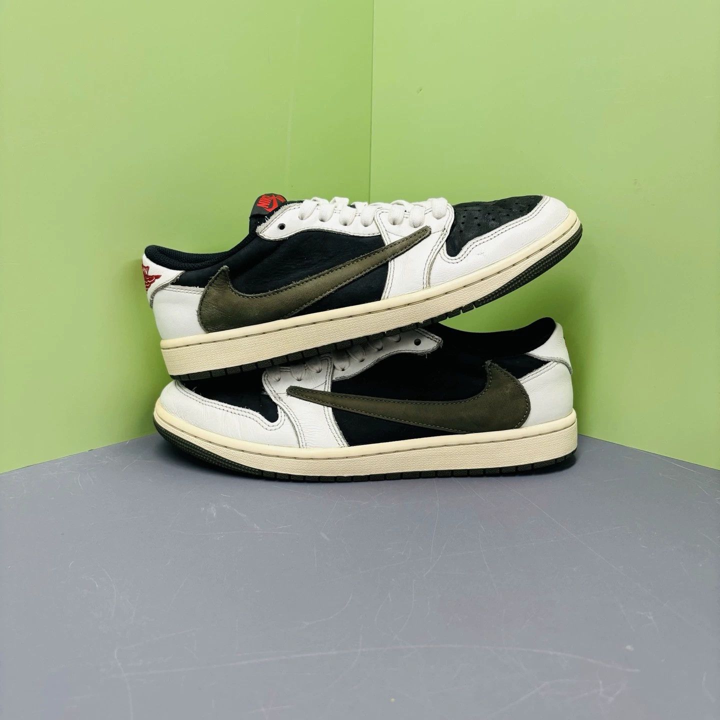 Ts(S) TS AJ1 Reverse Swoosh 5.0 Olive Green Size US 9 / EU 42 - 3 Thumbnail