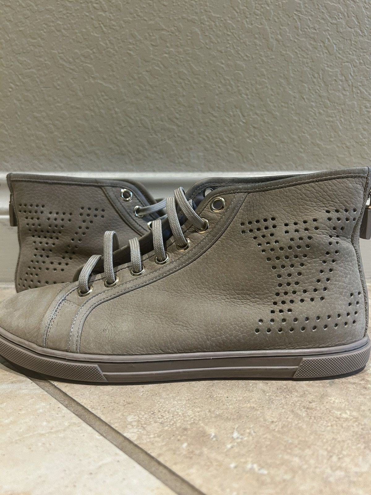Louis Vuitton Louis Vuitton Taupe Leather hightop sneaker 39/8.5 Size US 8.5 / IT 38.5 - 2 Thumbnail