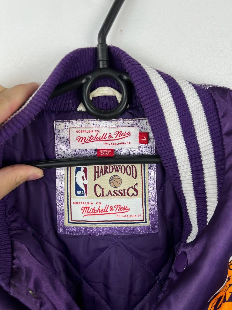 NBA Lakers Michell Ness NBA bomber jacket size L Size US L / EU 52-54 / 3 - 3 Thumbnail