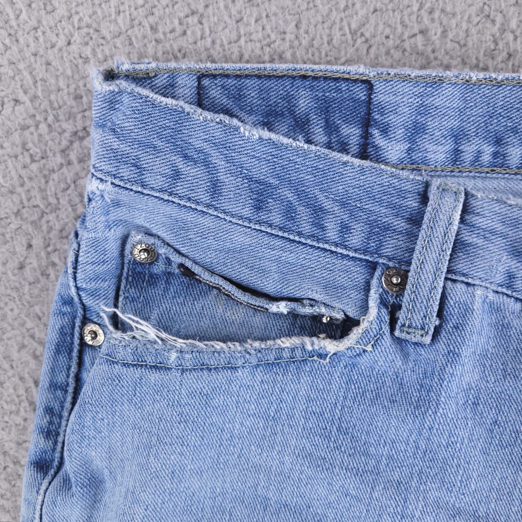 Izod VINTAGE Izod Jeans Mens 34x28 Blue Relaxed Distressed Light Wash Jeans Mens Size US 34 / EU 50 - 3 Thumbnail