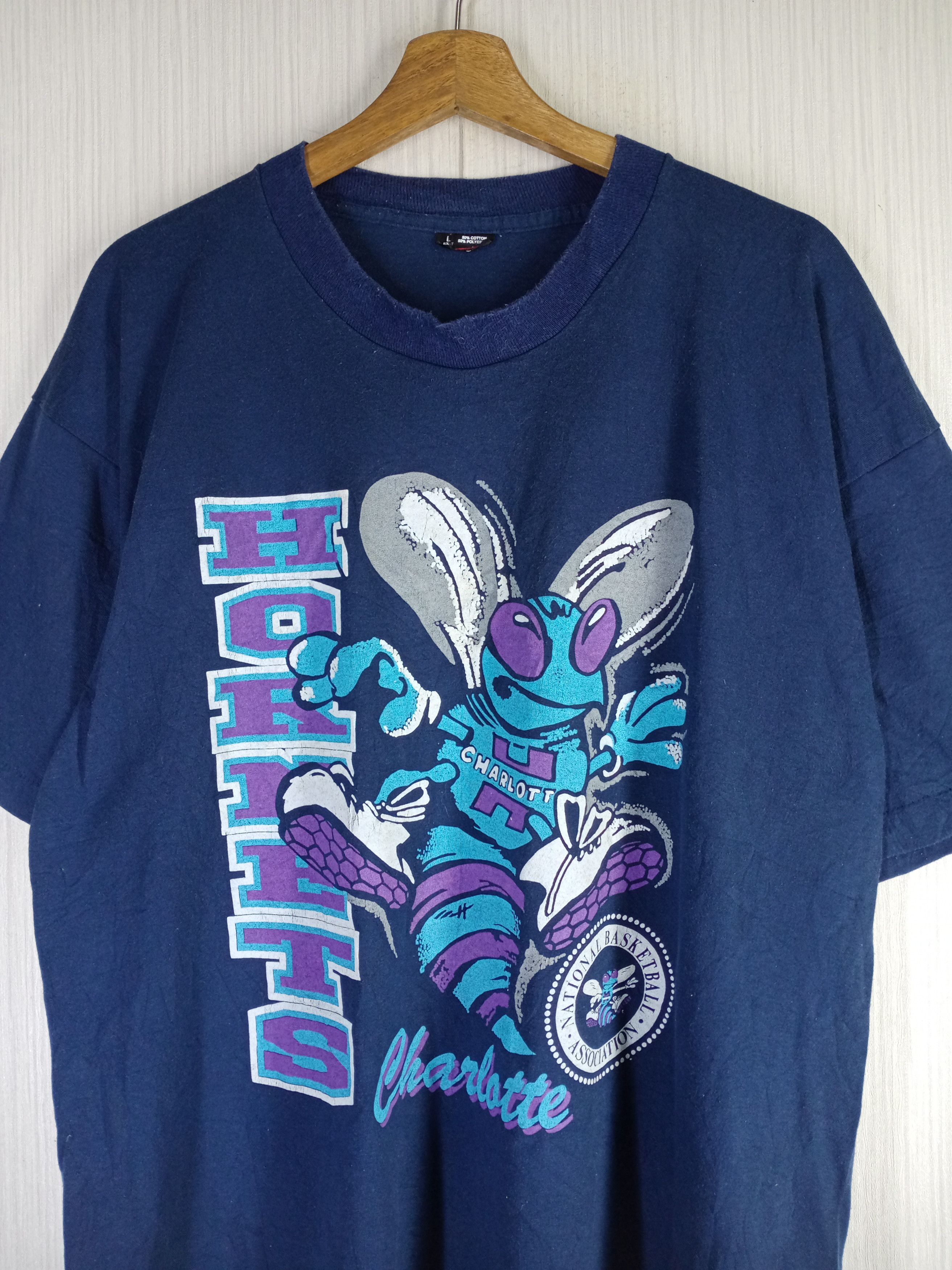 NBA Rare Vintage 90s NBA Hornets Charlotte Big Logo Tshirt Size US L / EU 52-54 / 3 - 3 Thumbnail