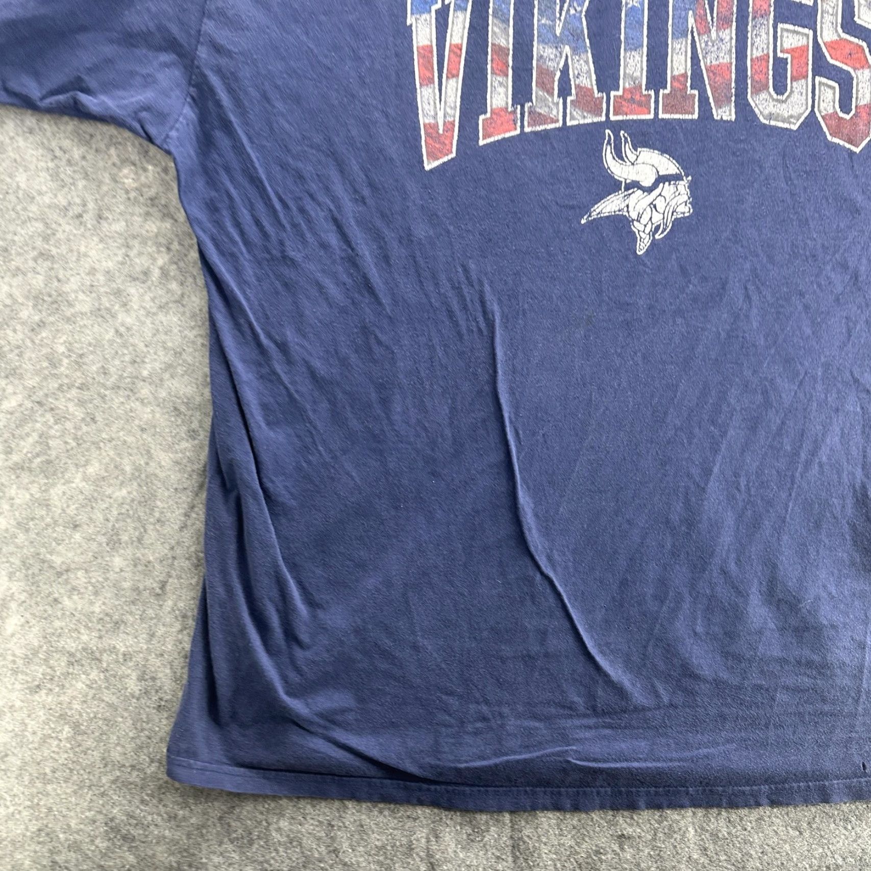 NFL VINTAGE Minnesota Vikings T-Shirt Mens XL NFL Football Team Distressed Graphic Short Sleeve Navy Blue Sports Fan Gear Size US XL / EU 56 / 4 - 4 Thumbnail
