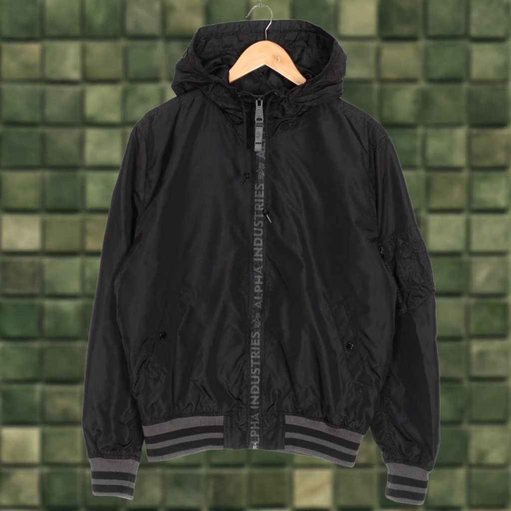 Alpha Industries ALPHA INDUSTRIES Hooded Bomber Jacket Men Size L MJ6311 Size US L / EU 52-54 / 3 - 1 Thumbnail