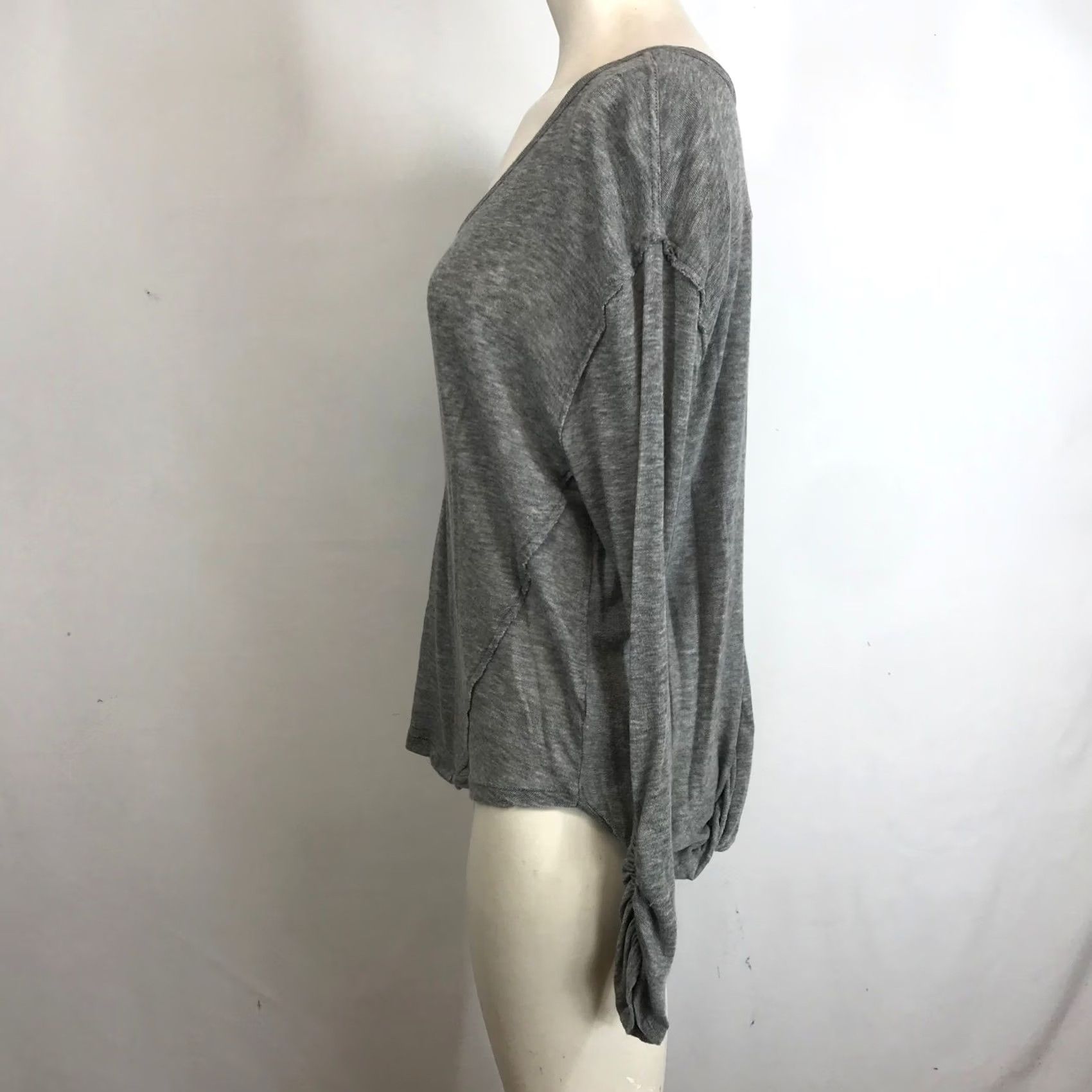 Vintage WE THE FREE V Neck Grey Henley Long Sleeve Open Back Twist Detail Top Womens XS Size XS / US 0-2 / IT 36-38 - 6 Thumbnail