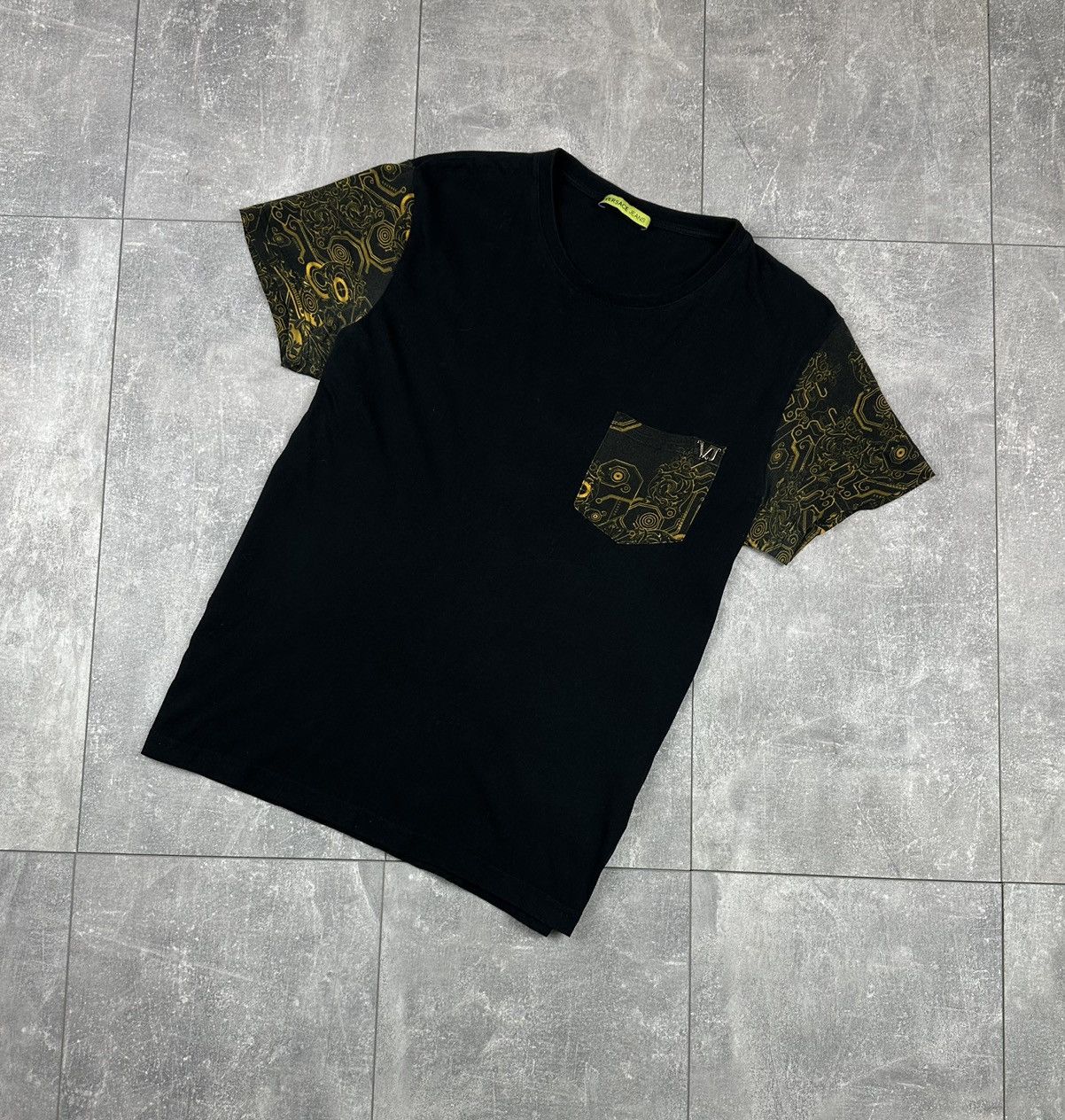 Versace Versace Jeans Luxury T-Shit Multi-Printed Sleeves Size US S / EU 44-46 / 1 - 1 Thumbnail