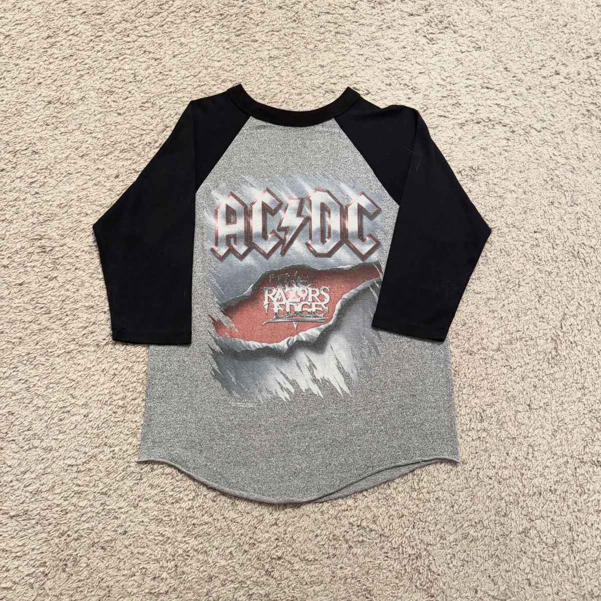 Vintage Vintage 1990 AC/DC The Razors Edge Raglan Band Tour Tee Size US L / EU 52-54 / 3 - 3 Thumbnail
