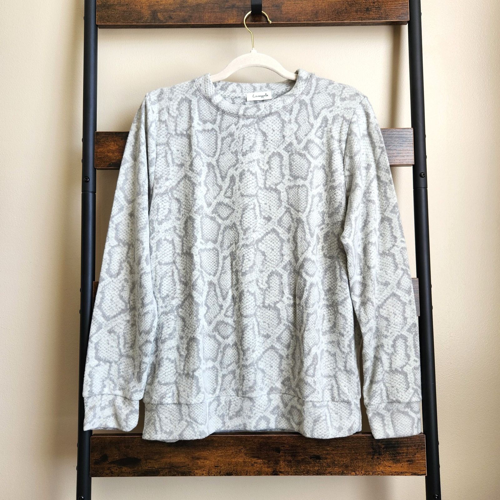 The Unbranded Brand Loveappella Women Gray Snake Print Relaxed Sweater Size S Size S / US 4 / IT 40 - 2 Thumbnail
