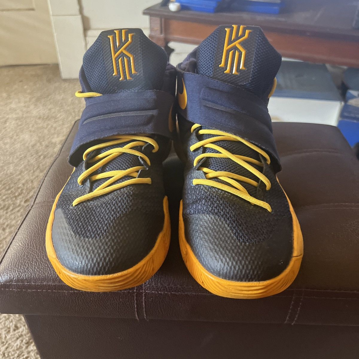 Nike Kyrie Cavaliers 2 Size US 11.5 / EU 44-45 - 6 Thumbnail