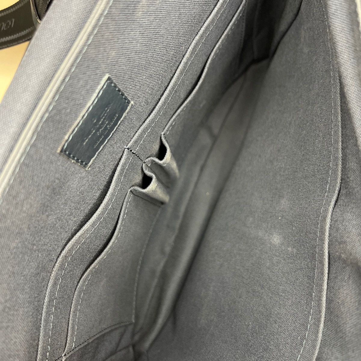 Louis Vuitton Louis Vuitton Damier Infini District MM Messenger Bag Cosmos Size ONE SIZE - 11 Thumbnail