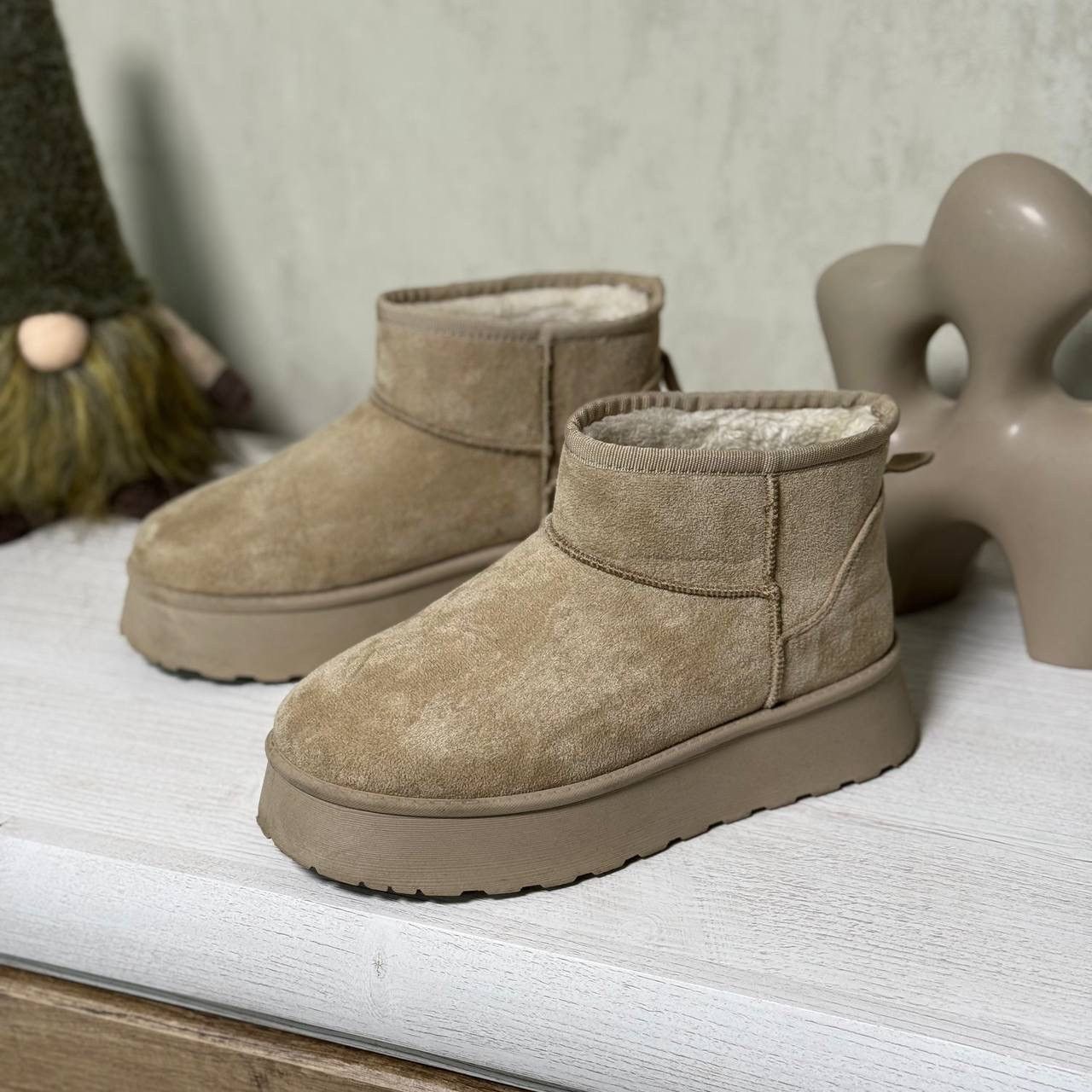 20471120 Women's beige suede UGG boots, size 37 Size US 8 / IT 38 - 3 Thumbnail