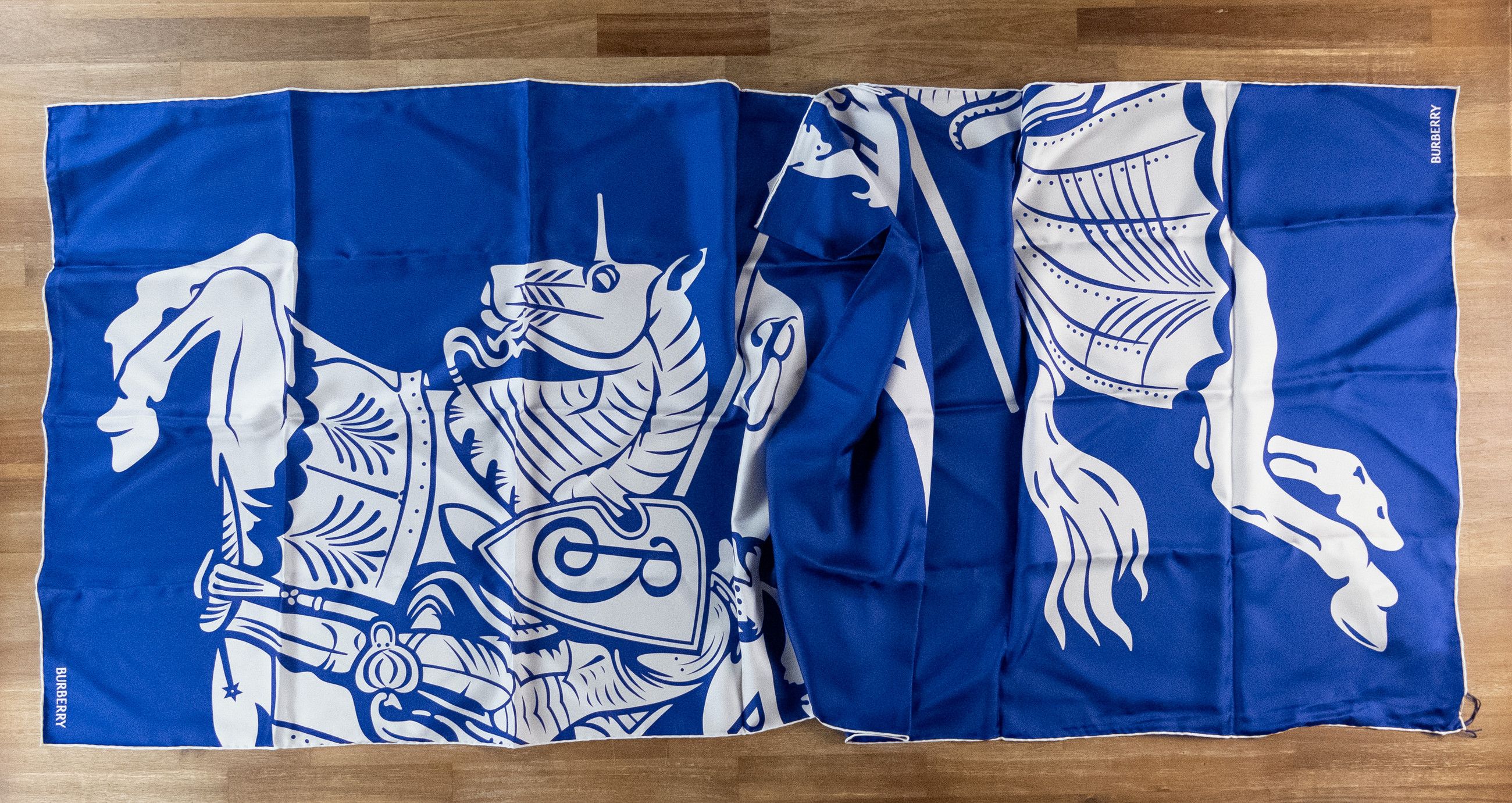 Burberry BURBERRY blue white knight logo print rectangle silk scarf Size ONE SIZE - 1 Thumbnail