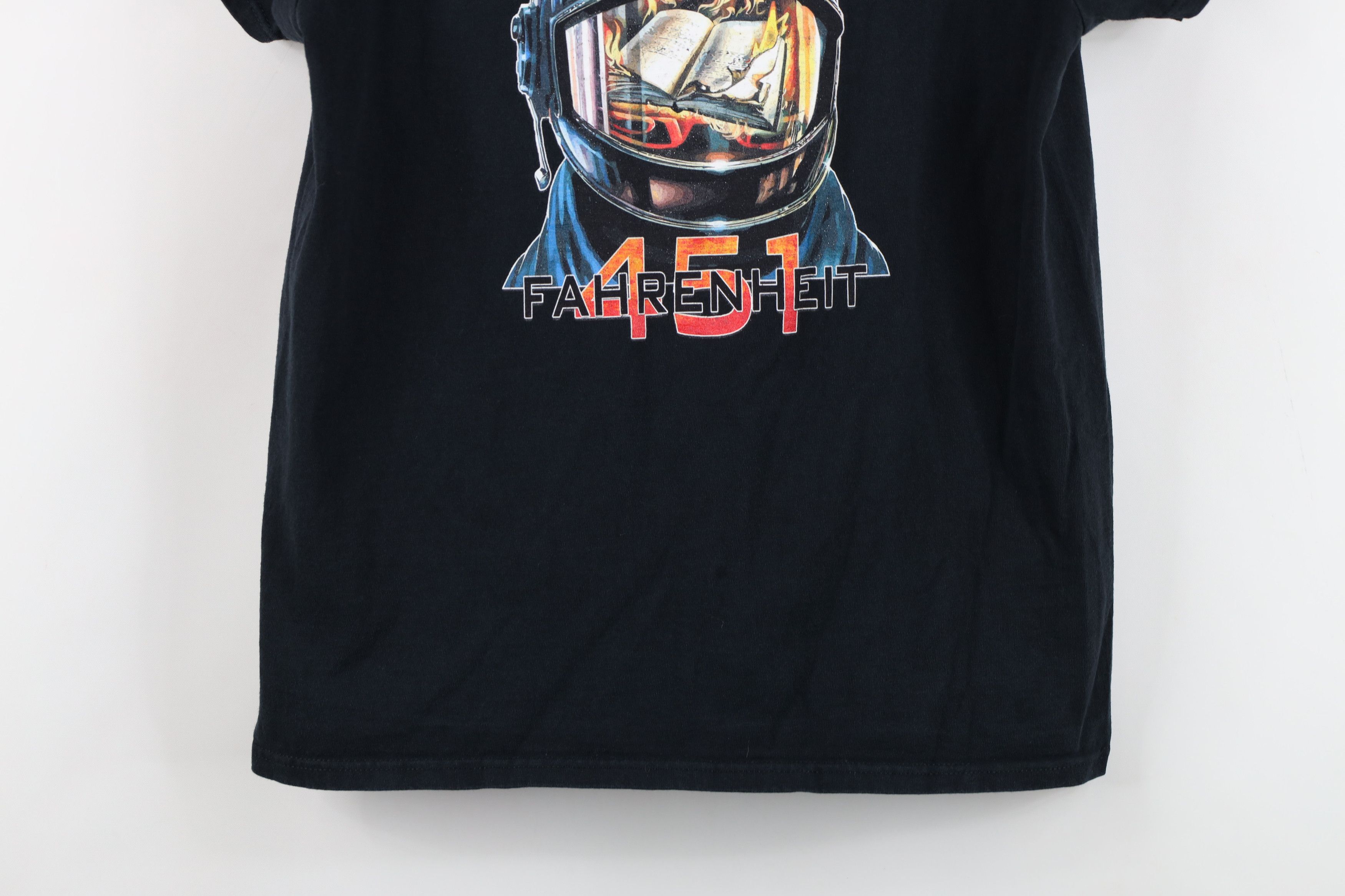 Vintage Vintage Y2K Spell Out Ray Bradbury Fahrenheit 451 T-Shirt Size M / US 6-8 / IT 42-44 - 3 Thumbnail