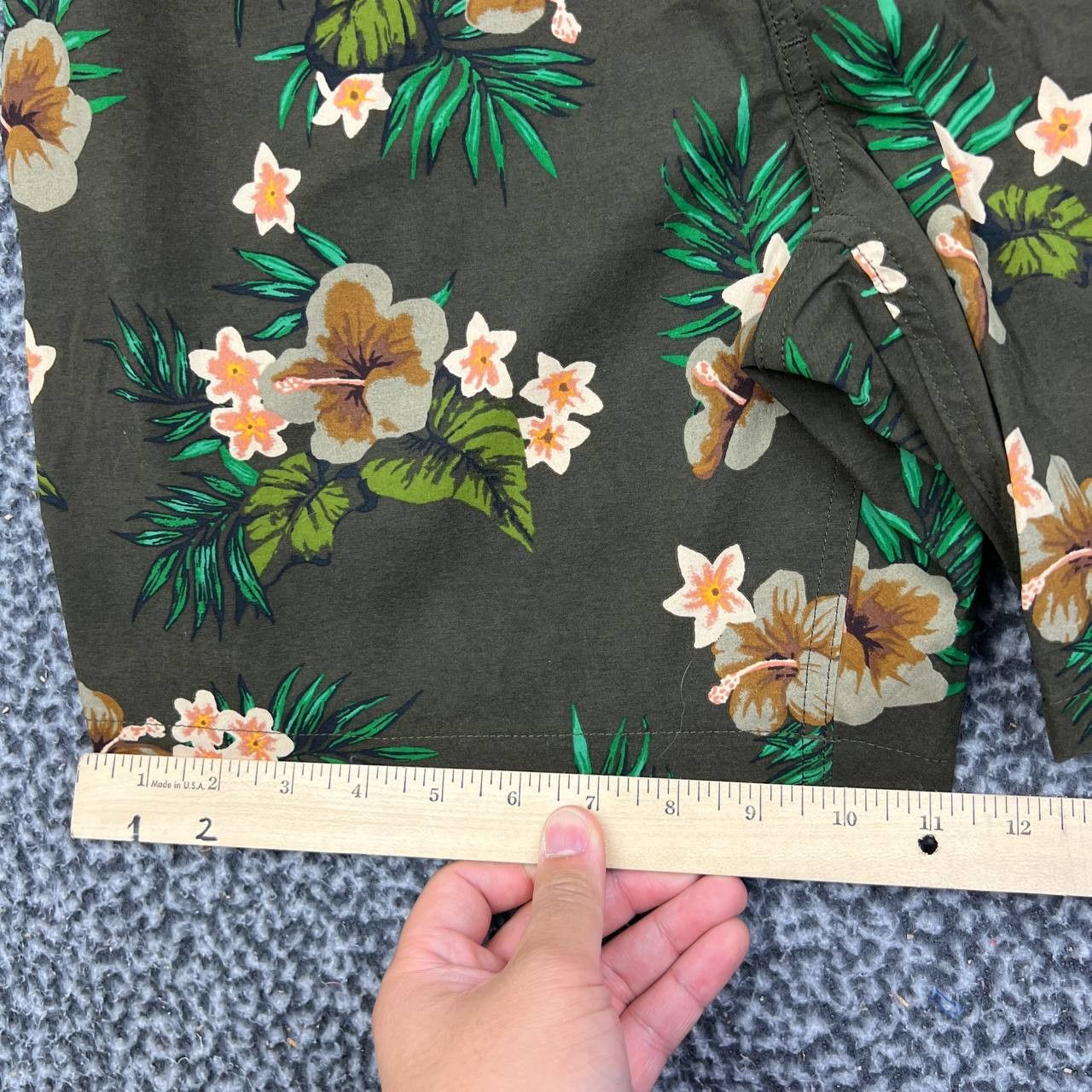 J.Crew J. Crew Board Shorts Men 32 Swimwear Floral Hibiscus Print Size US 32 / EU 48 - 7 Thumbnail