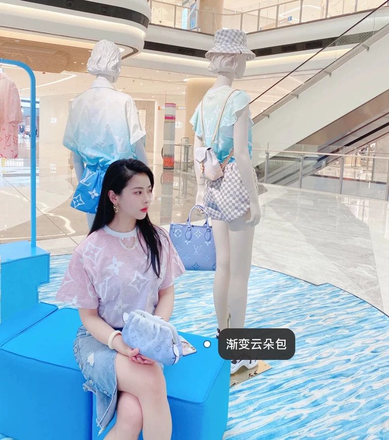 Louis Vuitton Louis Vuitton Pink and blue gradient short sleeve 2503-Next Size US S / EU 44-46 / 1 - 7 Thumbnail