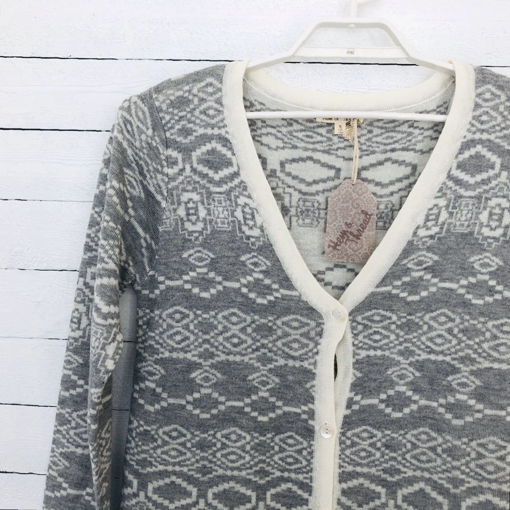 Vintage Hem & Thread Womens Sweater Cardigan Medium Gray White Button Down V-Neck NWT Size M / US 6-8 / IT 42-44 - 2 Thumbnail