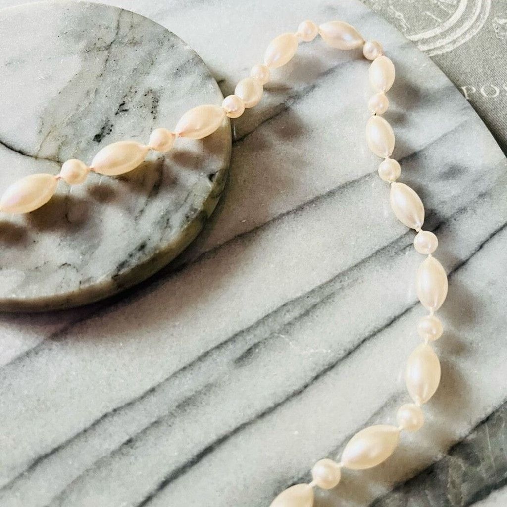 Vintage Vintage Pale Pink Faux Pearl Necklace Acrylic Beaded Size ONE SIZE - 3 Thumbnail