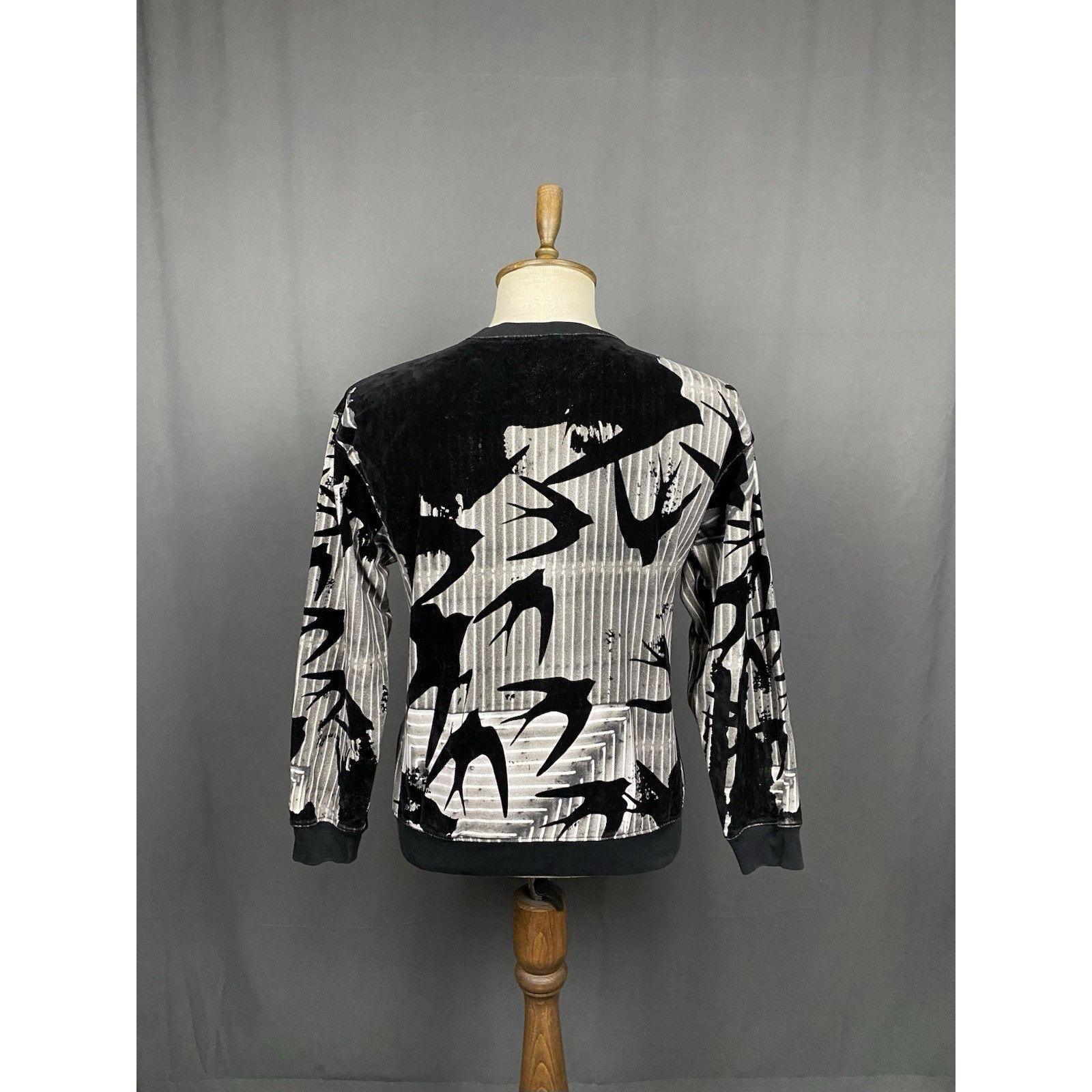 Alexander McQueen Alexander McQueen Swallow Bird & Skulls Men's Black Crewneck Size US S / EU 44-46 / 1 - 7 Thumbnail