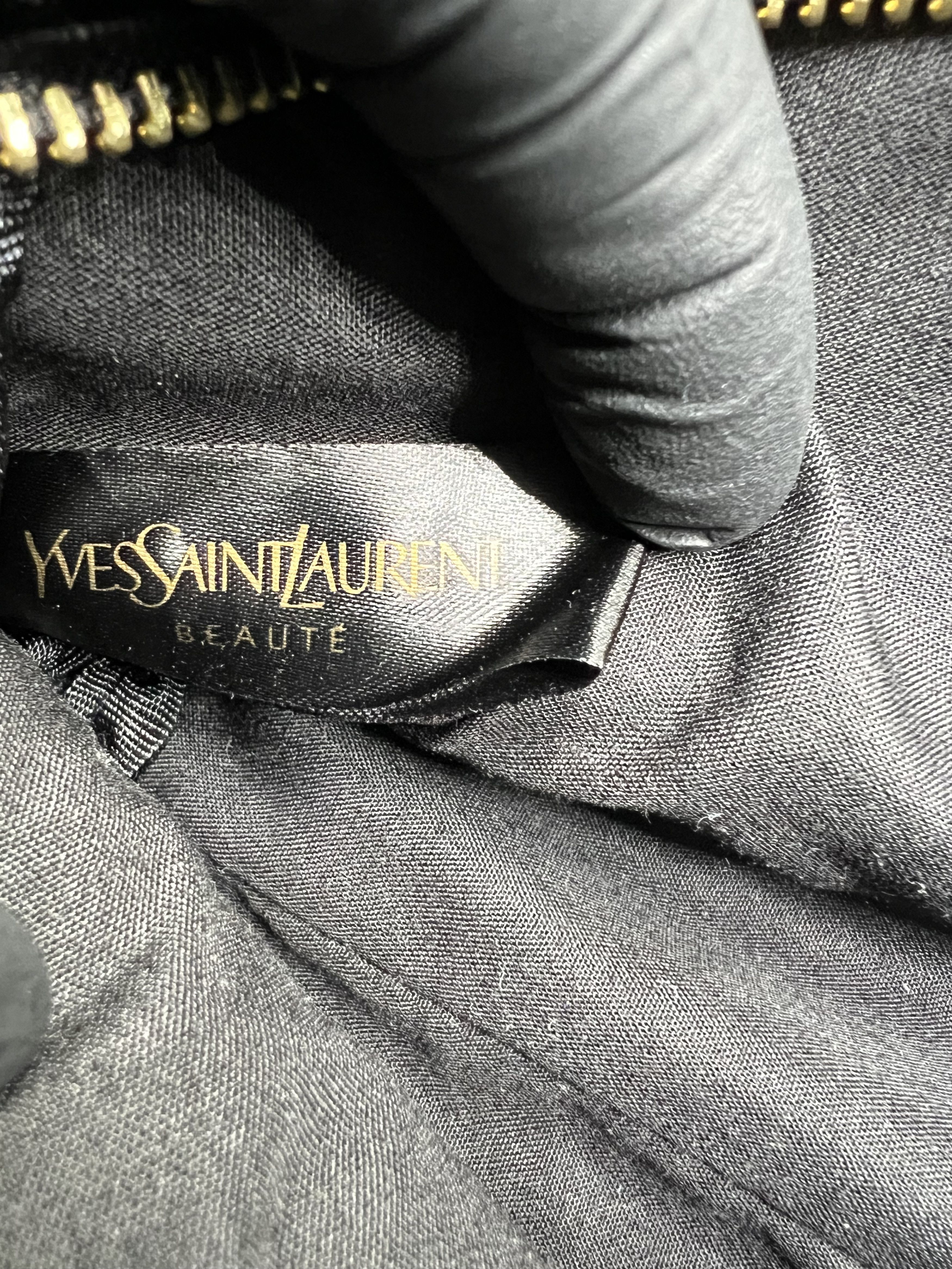 Yves Saint Laurent PRE OWNED YVES SAINT LAURENT BEAUTE PATENT ZIPPER POUCH Size ONE SIZE - 8 Thumbnail