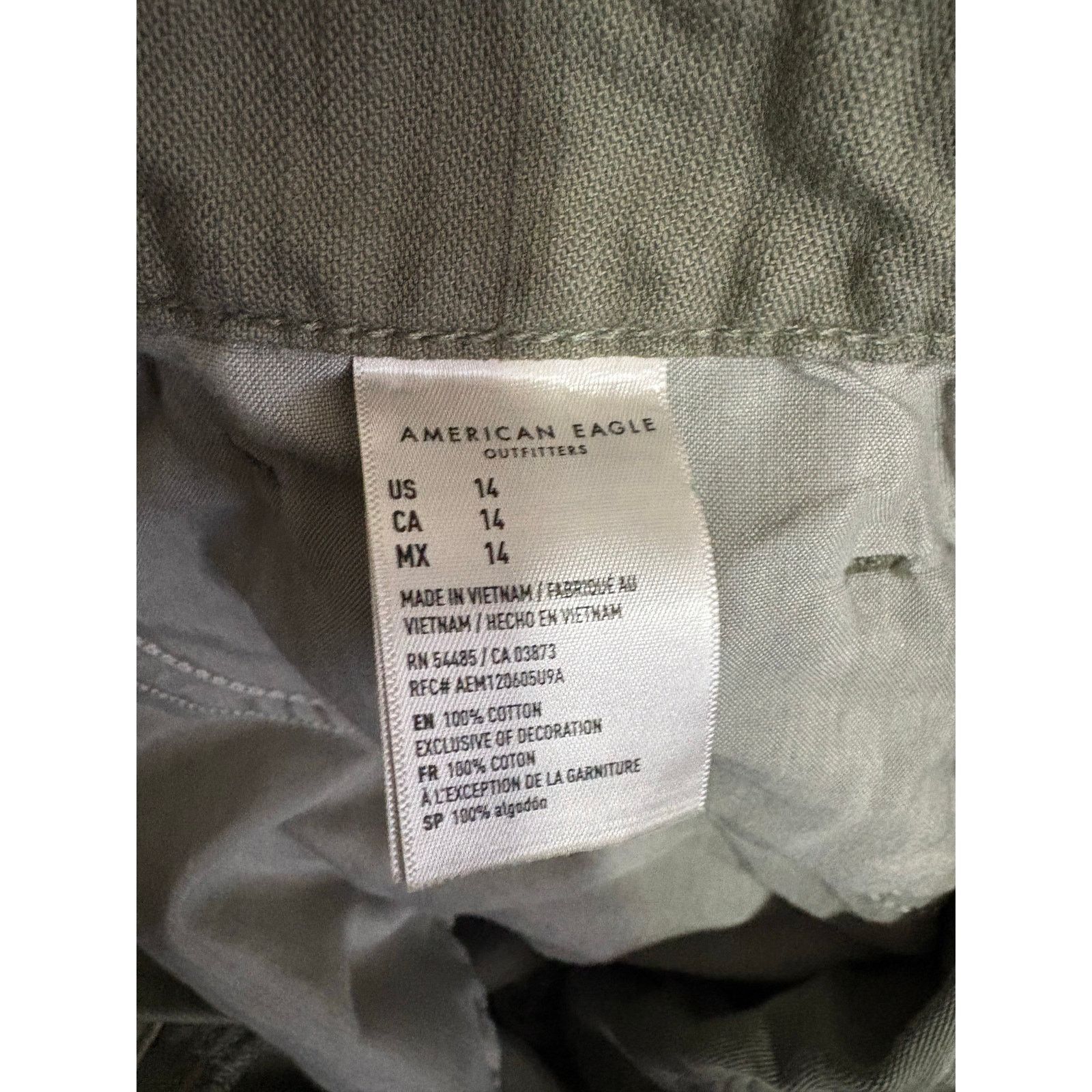 American Eagle Outfitters American Eagle | High Rise Mom Short Heavily Distressed | 14 Size 36" / US 14 / IT 50 - 4 Thumbnail