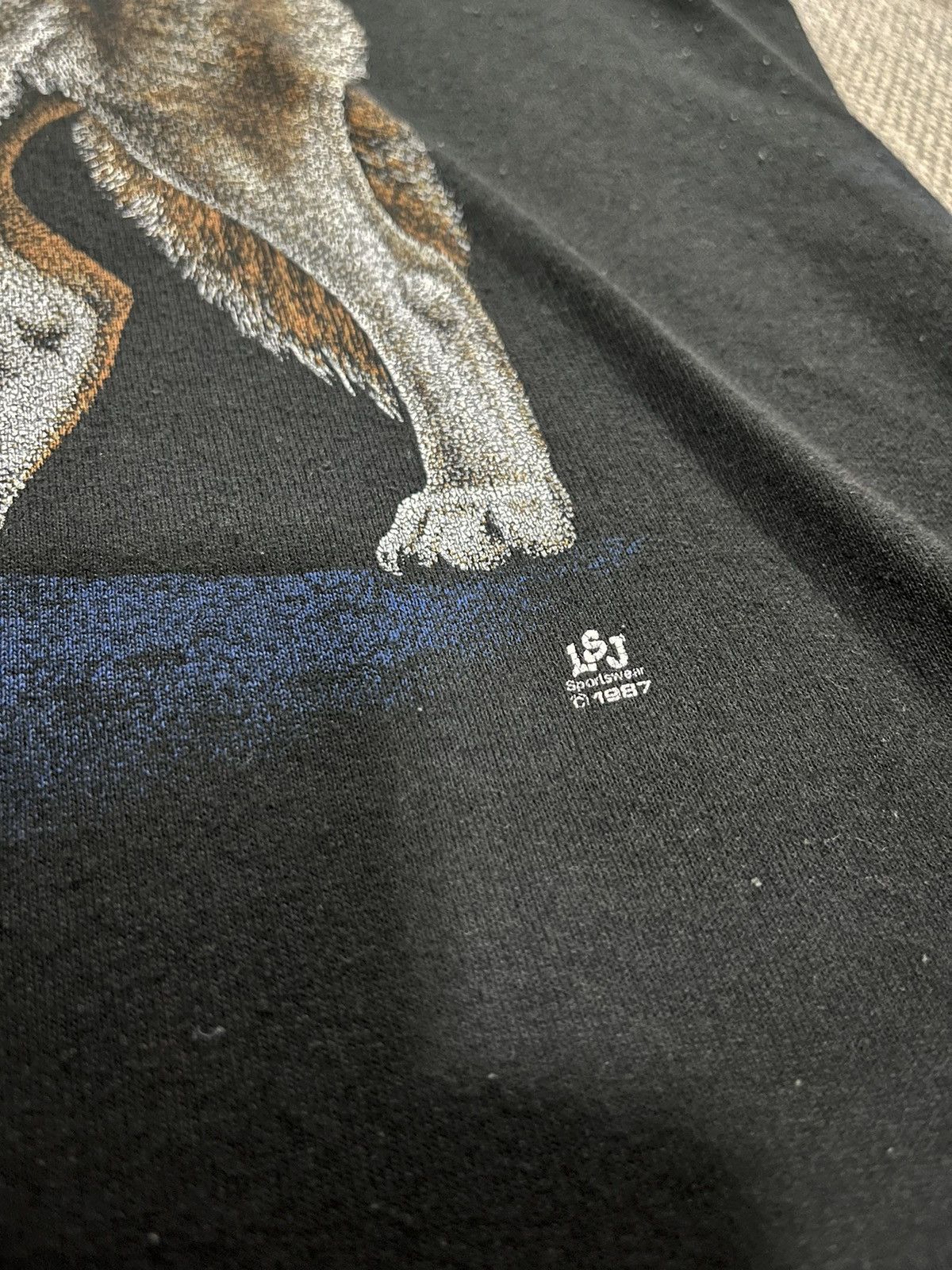 Vintage Vintage 1987 LSJ Sportswear Wolf Tshirt Size US S / EU 44-46 / 1 - 3 Thumbnail